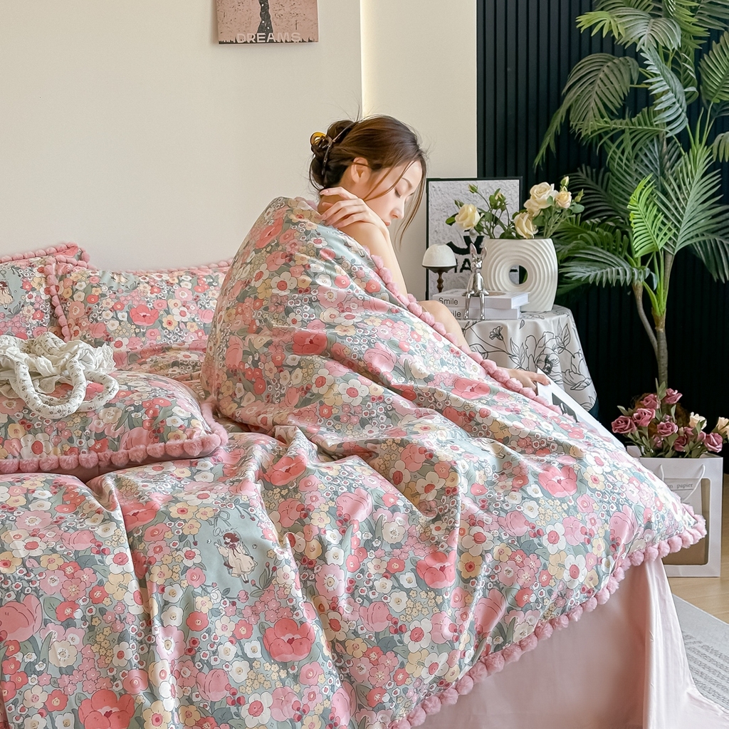 91家纺网 家纺一手货源 找家纺 宅家居 2026新款轻奢极简风全棉毛球款40支纯棉13372小清新喷气印花四件套 艾莲娜