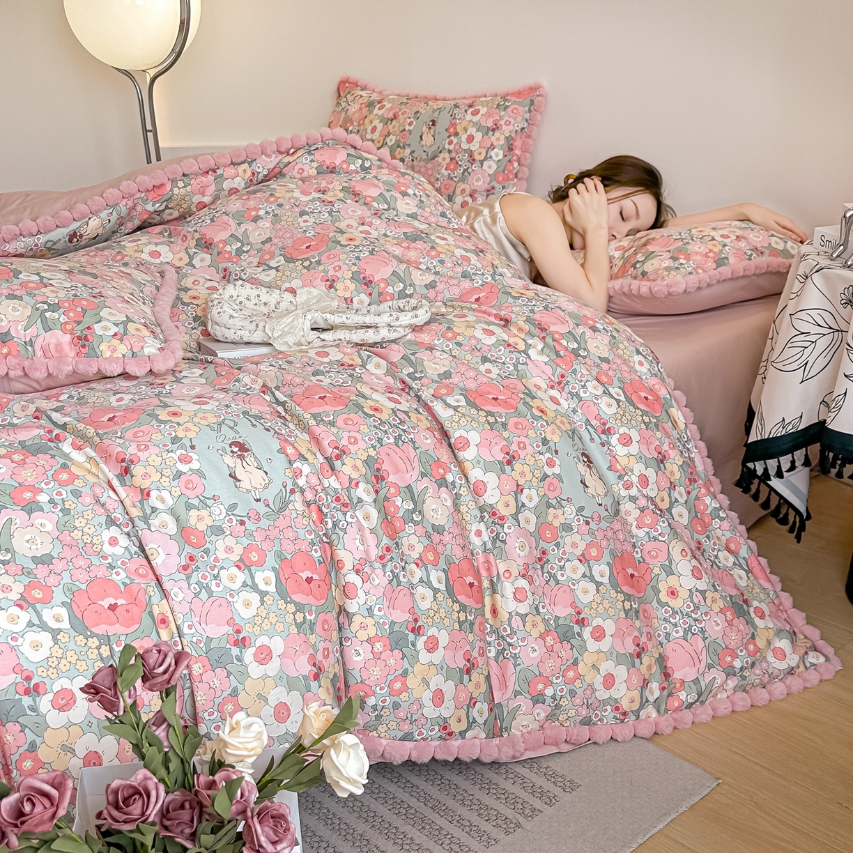 91家纺网 家纺一手货源 找家纺 宅家居 2026新款轻奢极简风全棉毛球款40支纯棉13372小清新喷气印花四件套 艾莲娜