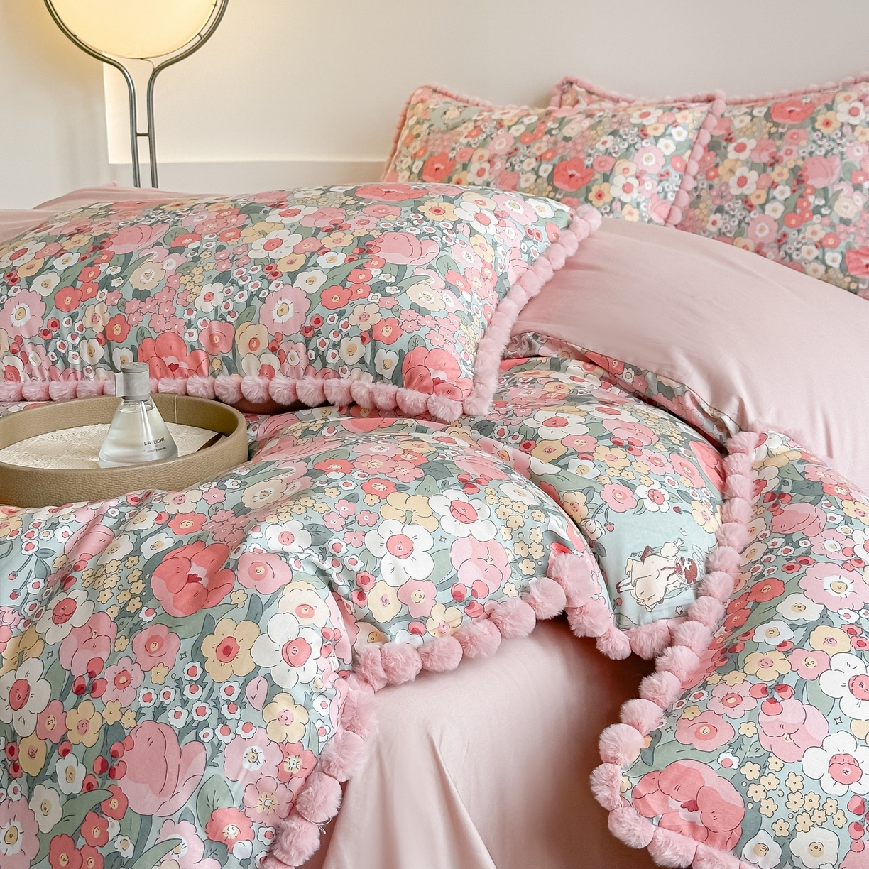 91家纺网 家纺一手货源 找家纺 宅家居 2026新款轻奢极简风全棉毛球款40支纯棉13372小清新喷气印花四件套 艾莲娜