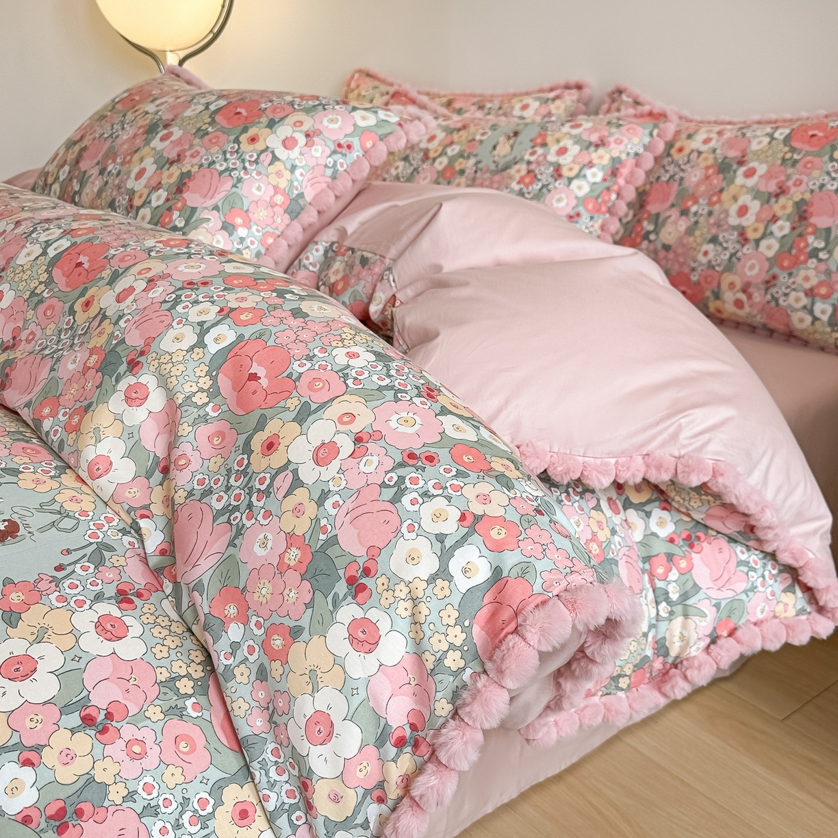 91家纺网 家纺一手货源 找家纺 宅家居 2026新款轻奢极简风全棉毛球款40支纯棉13372小清新喷气印花四件套 艾莲娜