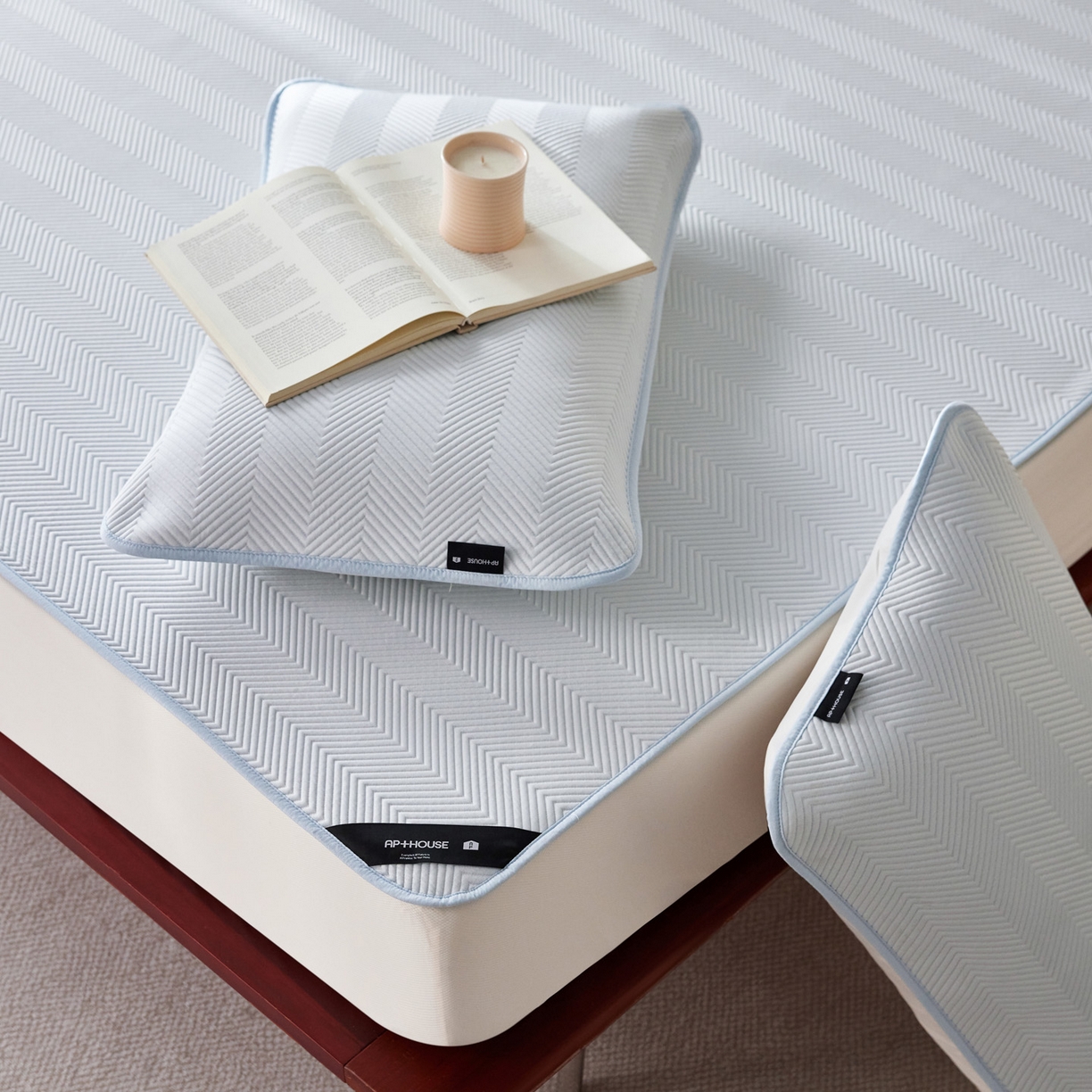 91家纺网 家纺一手货源 找家纺 三味舒屋 2026新款织序系列提花冷感冰豆豆席床笠款软席席子 织序浅蓝