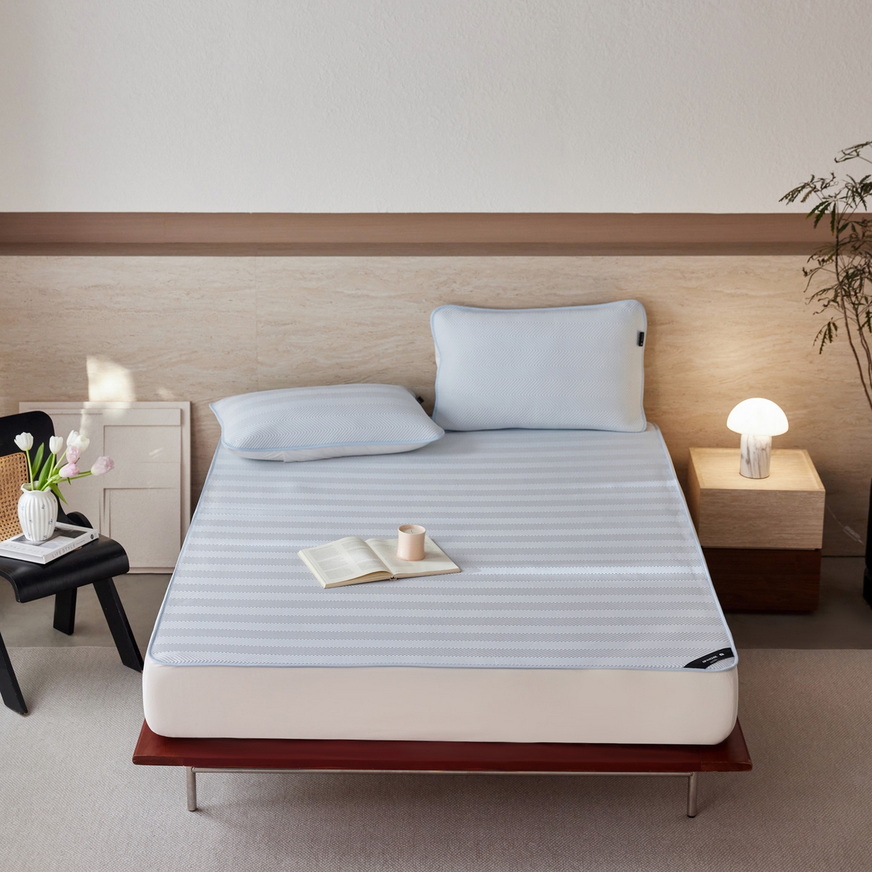 91家纺网 家纺一手货源 找家纺 三味舒屋 2026新款织序系列提花冷感冰豆豆席床笠款软席席子 织序浅蓝