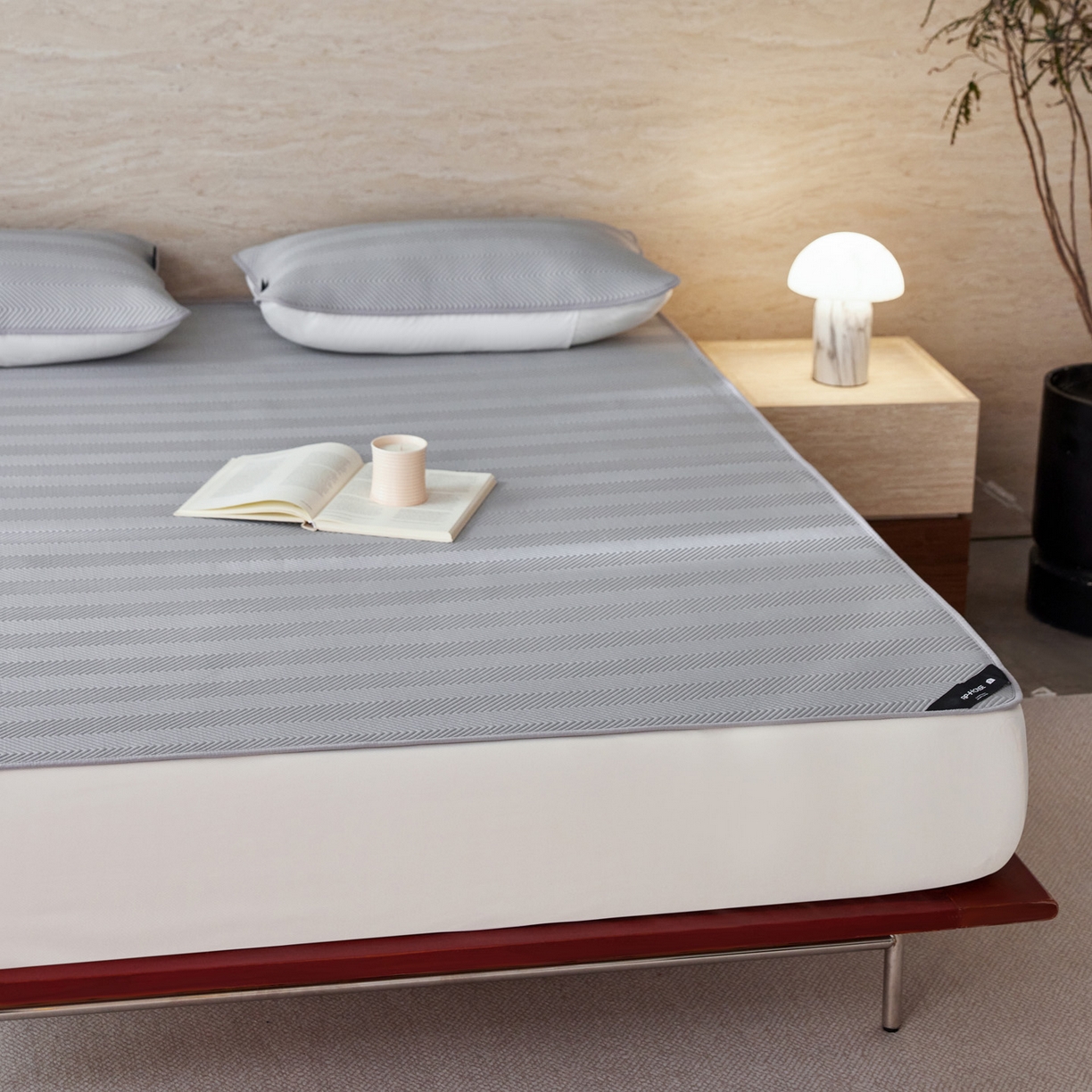 91家纺网 家纺一手货源 找家纺 三味舒屋 2026新款织序系列提花冷感冰豆豆席床笠款软席席子 织序暮灰