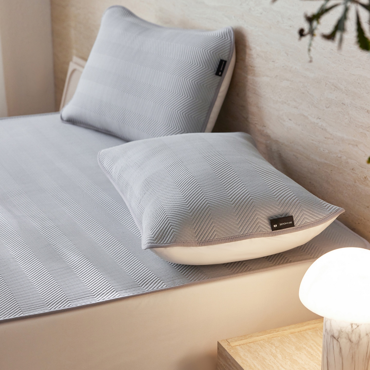 91家纺网 家纺一手货源 找家纺 三味舒屋 2026新款织序系列提花冷感冰豆豆席床笠款软席席子 织序暮灰