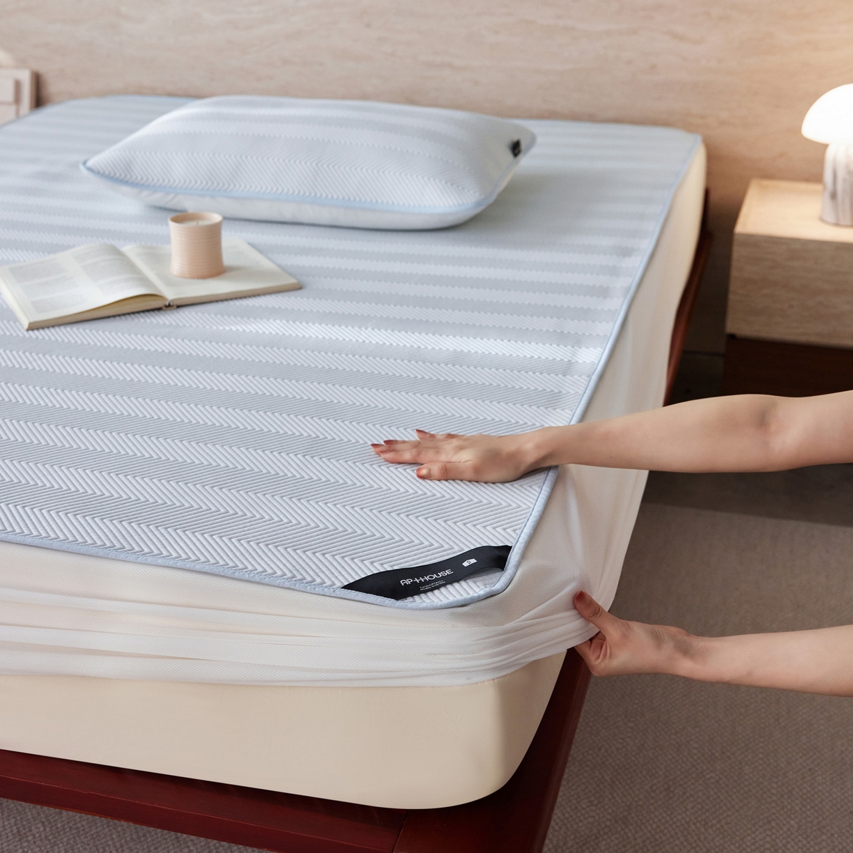 91家纺网 家纺一手货源 找家纺 三味舒屋 2026新款织序系列提花冷感冰豆豆席床笠款软席席子 织序浅蓝