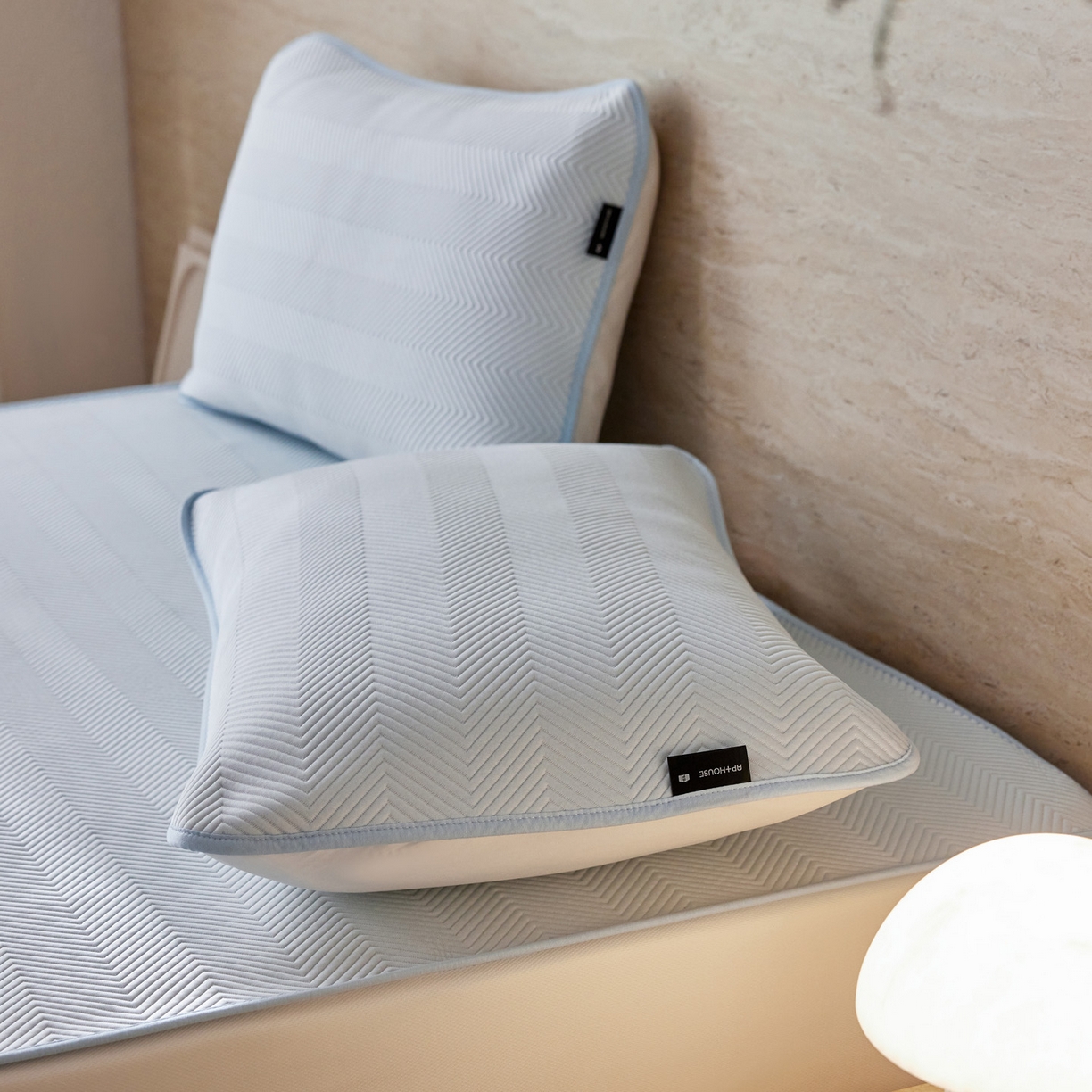 91家纺网 家纺一手货源 找家纺 三味舒屋 2026新款织序系列提花冷感冰豆豆席床笠款软席席子 织序浅蓝