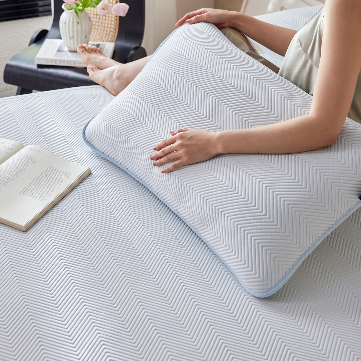 91家纺网 家纺一手货源 找家纺 三味舒屋 2026新款织序系列提花冷感冰豆豆席床笠款软席席子 织序浅蓝