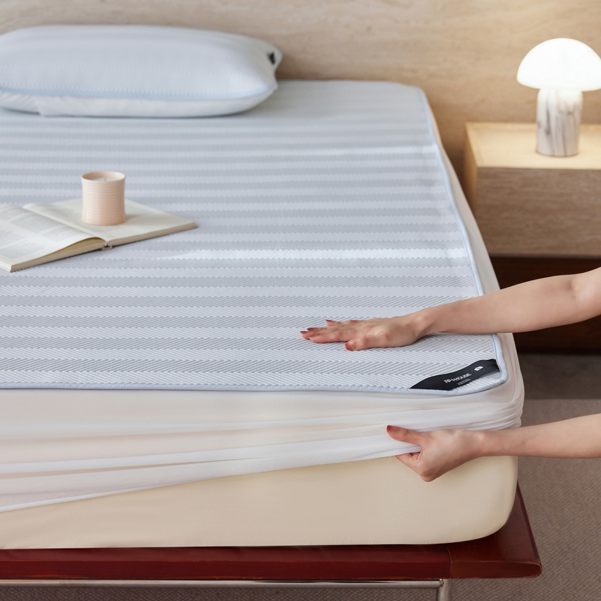 91家纺网 家纺一手货源 找家纺 三味舒屋 2026新款织序系列提花冷感冰豆豆席床笠款软席席子 织序浅蓝