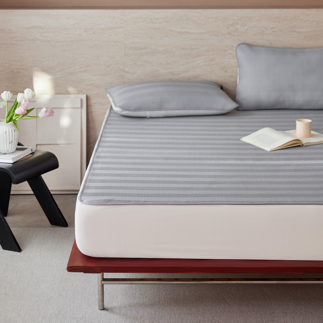 91家纺网 家纺一手货源 找家纺 三味舒屋 2026新款织序系列提花冷感冰豆豆席床笠款软席席子 织序暮灰