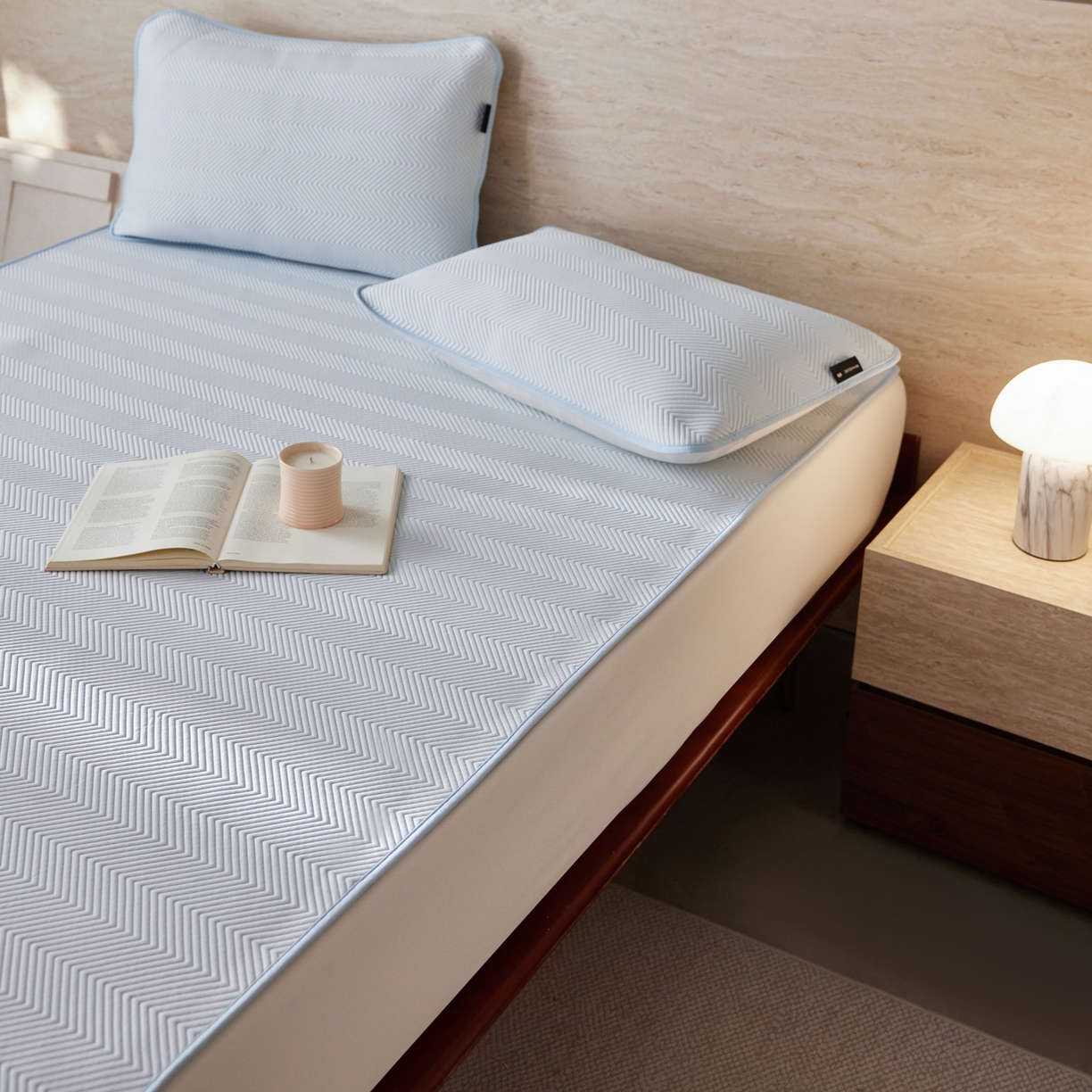 91家纺网 家纺一手货源 找家纺 三味舒屋 2026新款织序系列提花冷感冰豆豆席床笠款软席席子 织序浅蓝