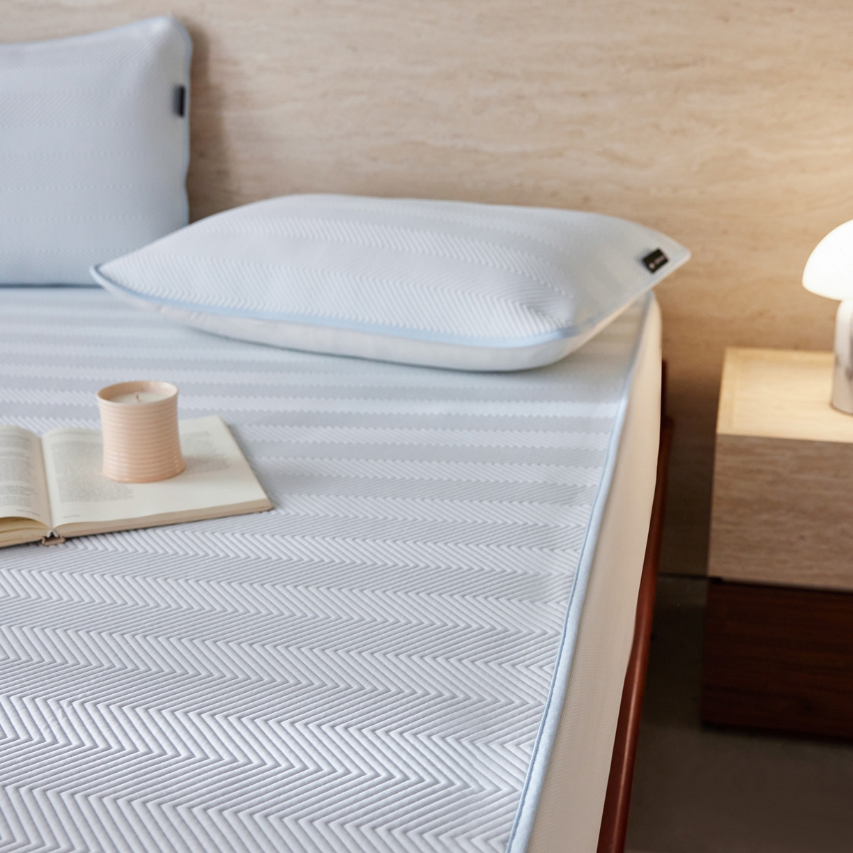 91家纺网 家纺一手货源 找家纺 三味舒屋 2026新款织序系列提花冷感冰豆豆席床笠款软席席子 织序浅蓝