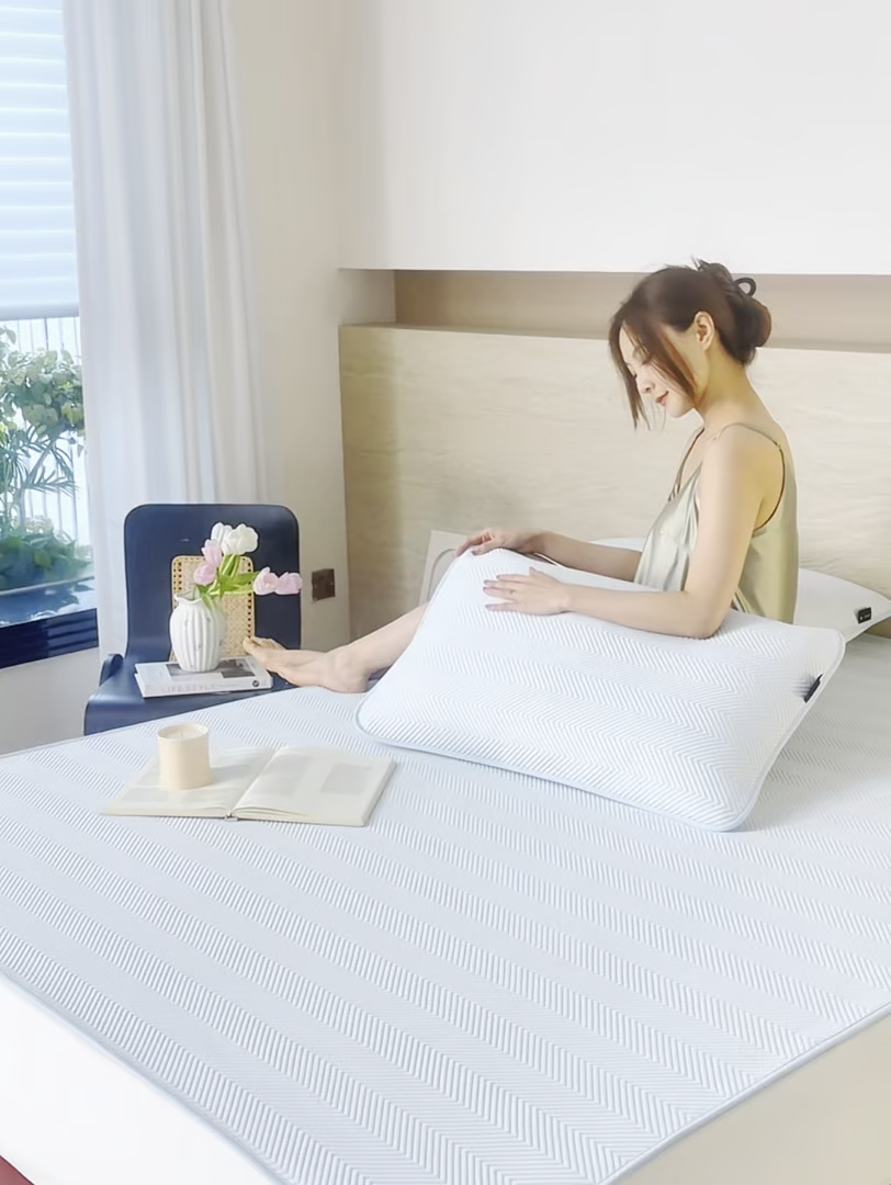 91家纺网 家纺一手货源 找家纺 三味舒屋 2026新款织序系列提花冷感冰豆豆席床笠款软席席子 织序浅蓝