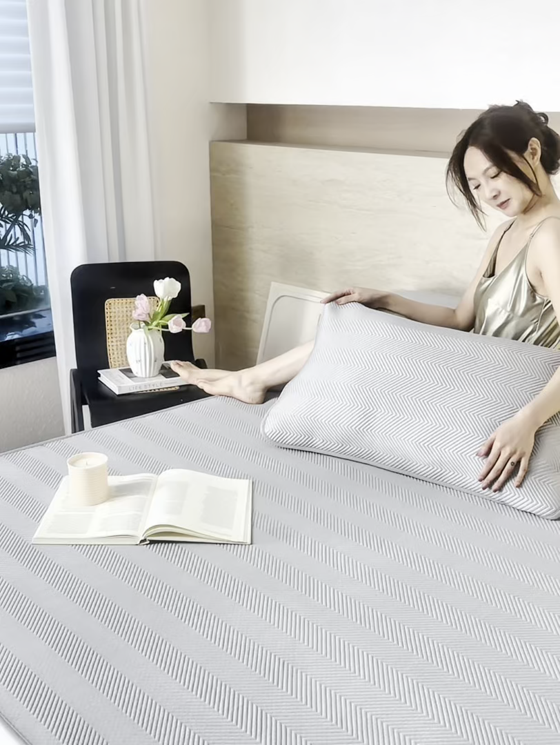 91家纺网 家纺一手货源 找家纺 三味舒屋 2026新款织序系列提花冷感冰豆豆席床笠款软席席子 织序暮灰