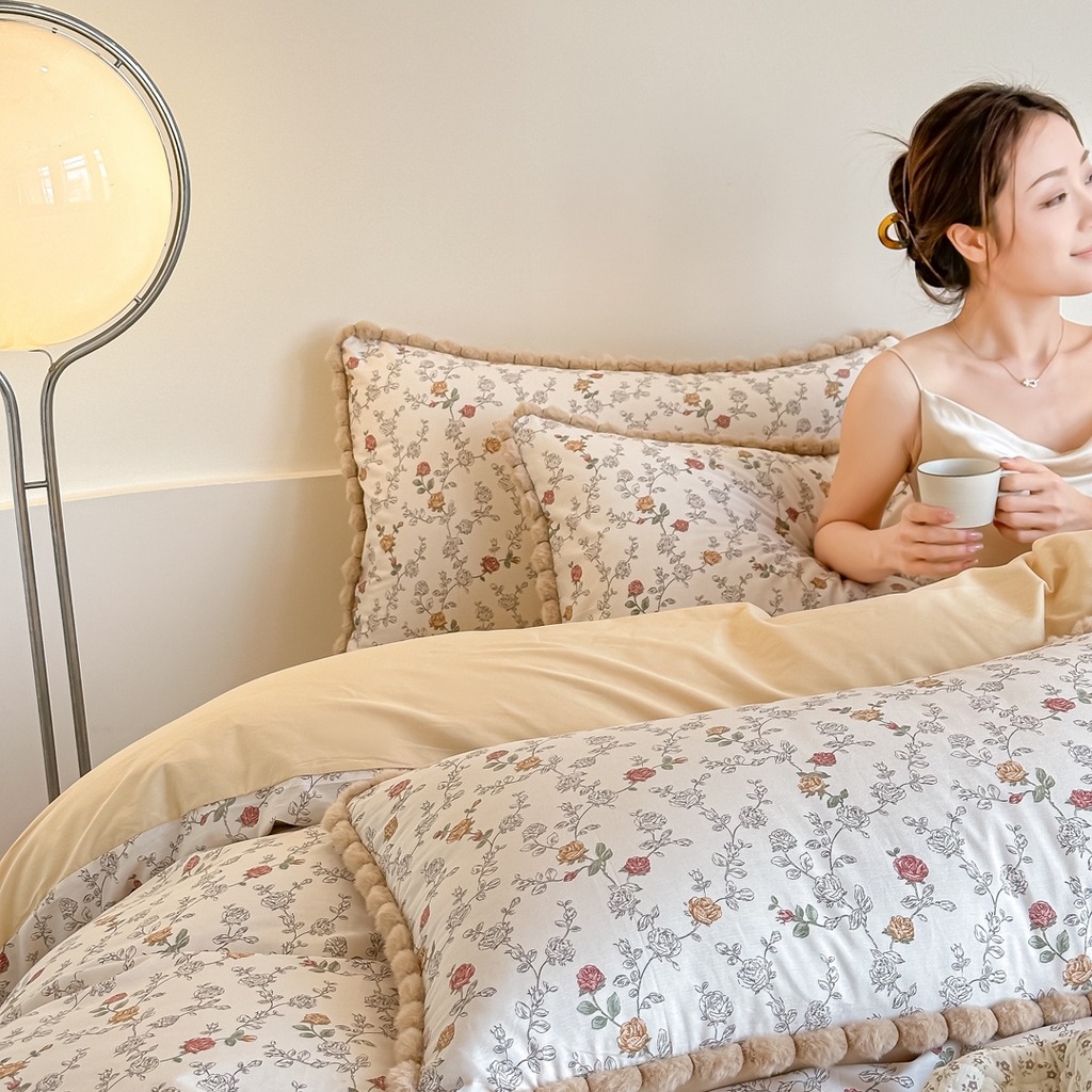 91家纺网 家纺一手货源 找家纺 宅家居 2026新款轻奢极简风全棉毛球款40支纯棉13372小清新喷气印花四件套 素颜玫瑰