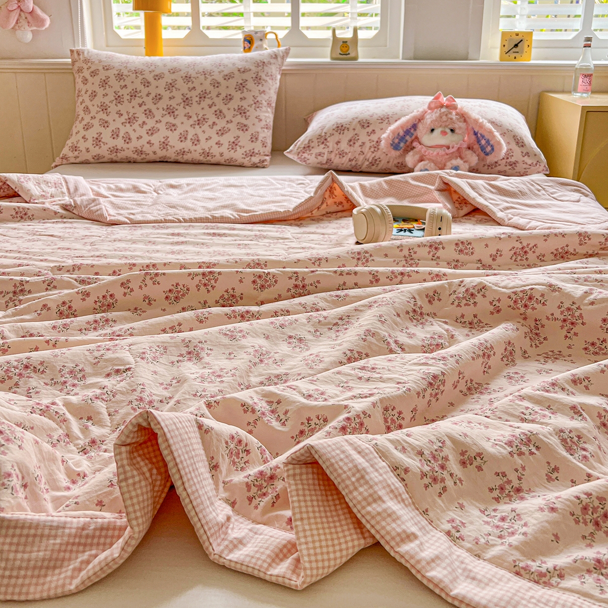 91家纺网 家纺一手货源 找家纺 十里居 2026新款A类水洗棉棉花夏凉被 花田粉