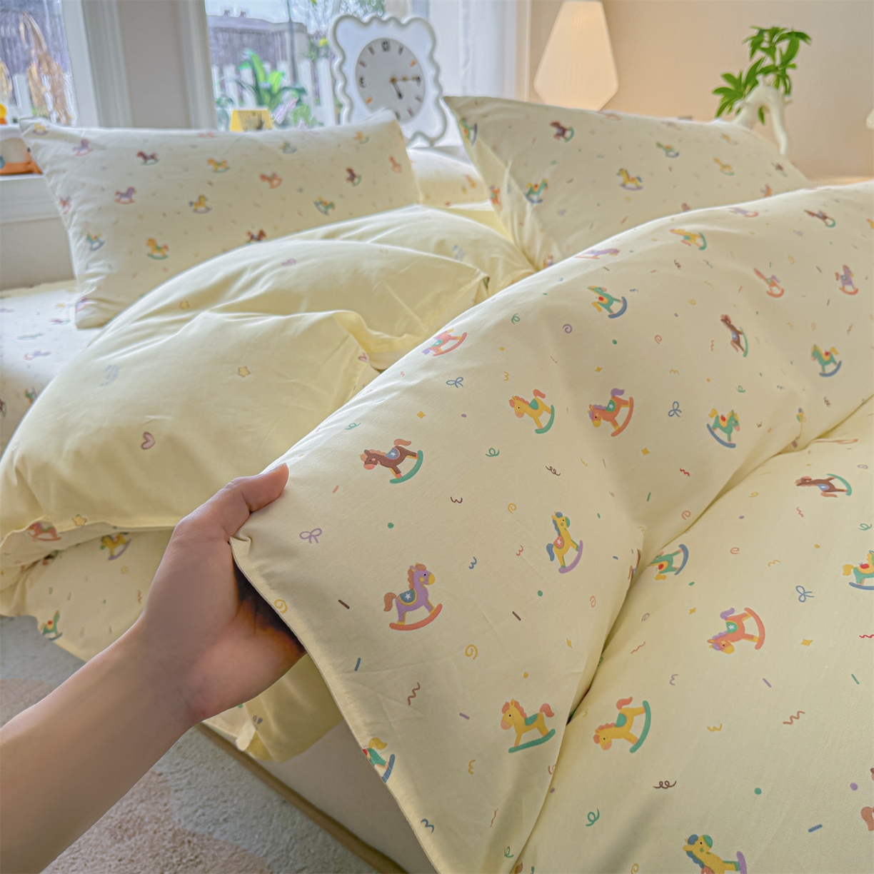 91家纺网 家纺一手货源 找家纺 女子家纺 2026新款全棉印花四件套系列 彩虹木马