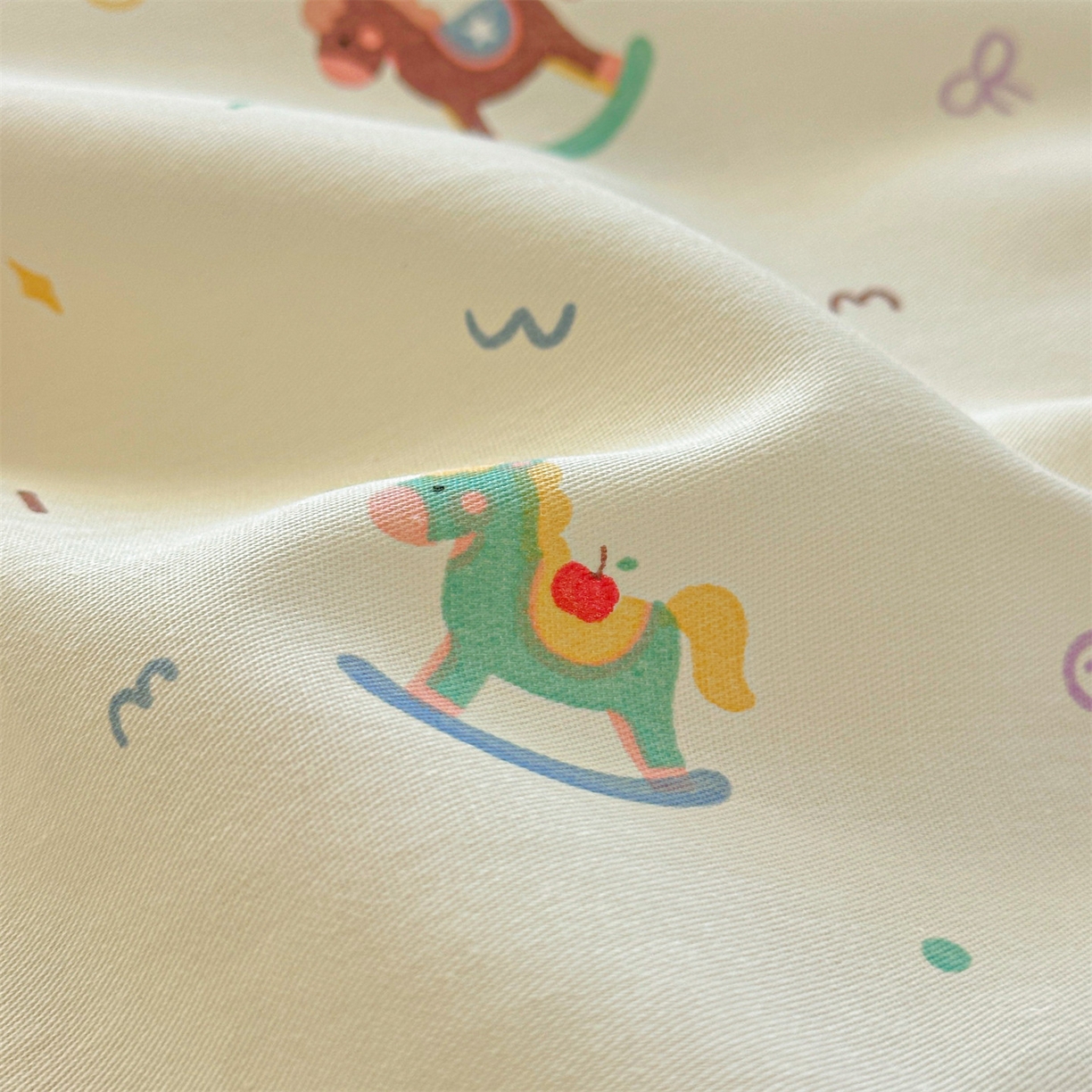 91家纺网 家纺一手货源 找家纺 女子家纺 2026新款全棉印花四件套系列 彩虹木马