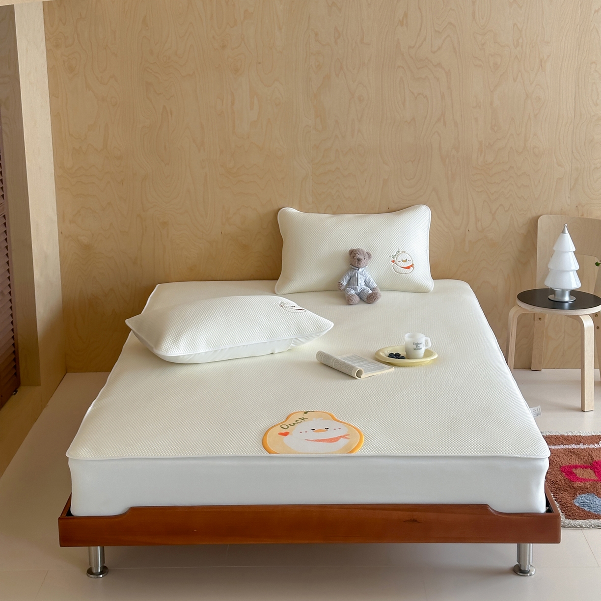 91家纺网 家纺一手货源 找家纺 三味舒屋 2026新款果味凉豆系列PE凉豆豆床笠款软席席子 梨小鸭