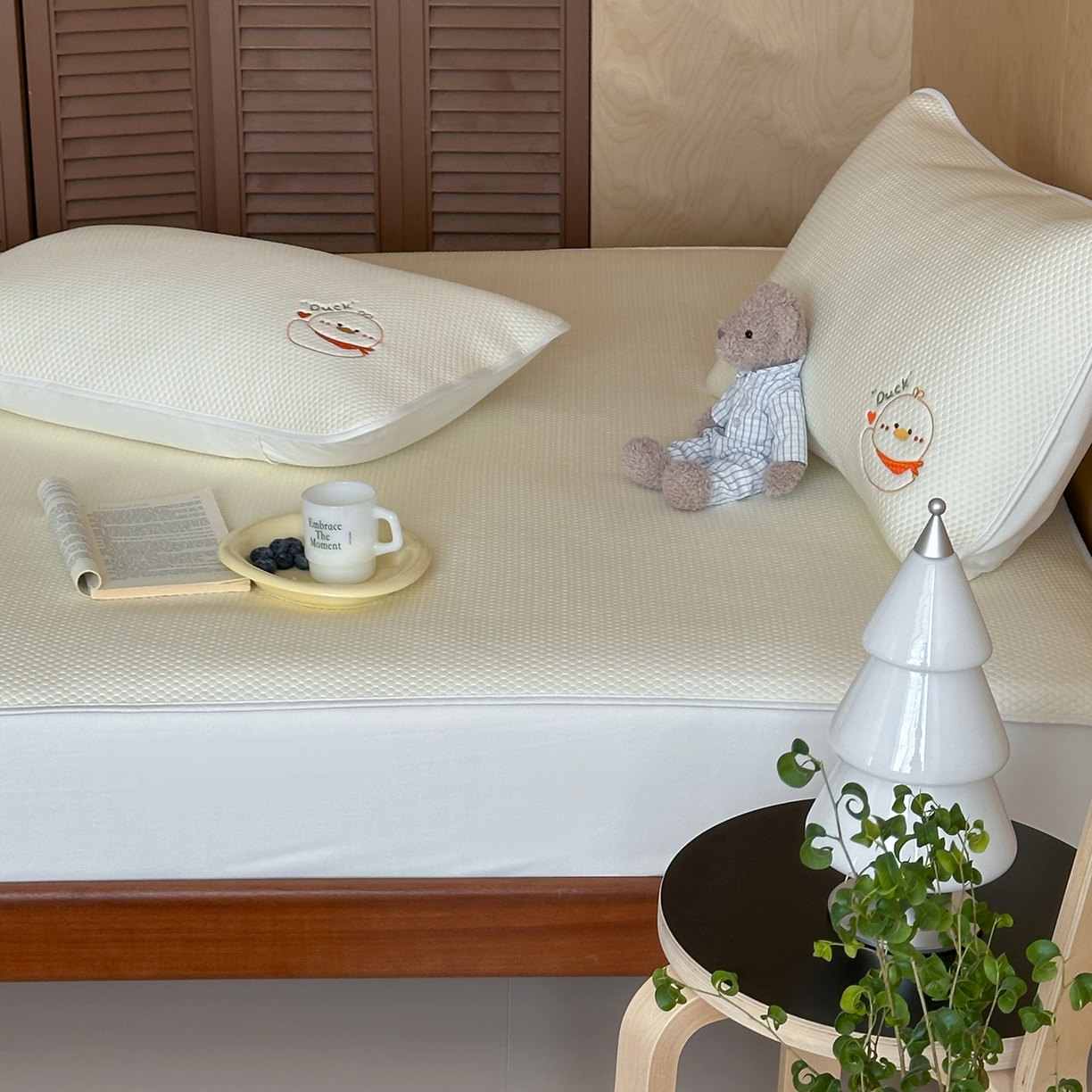 91家纺网 家纺一手货源 找家纺 三味舒屋 2026新款果味凉豆系列PE凉豆豆床笠款软席席子 梨小鸭