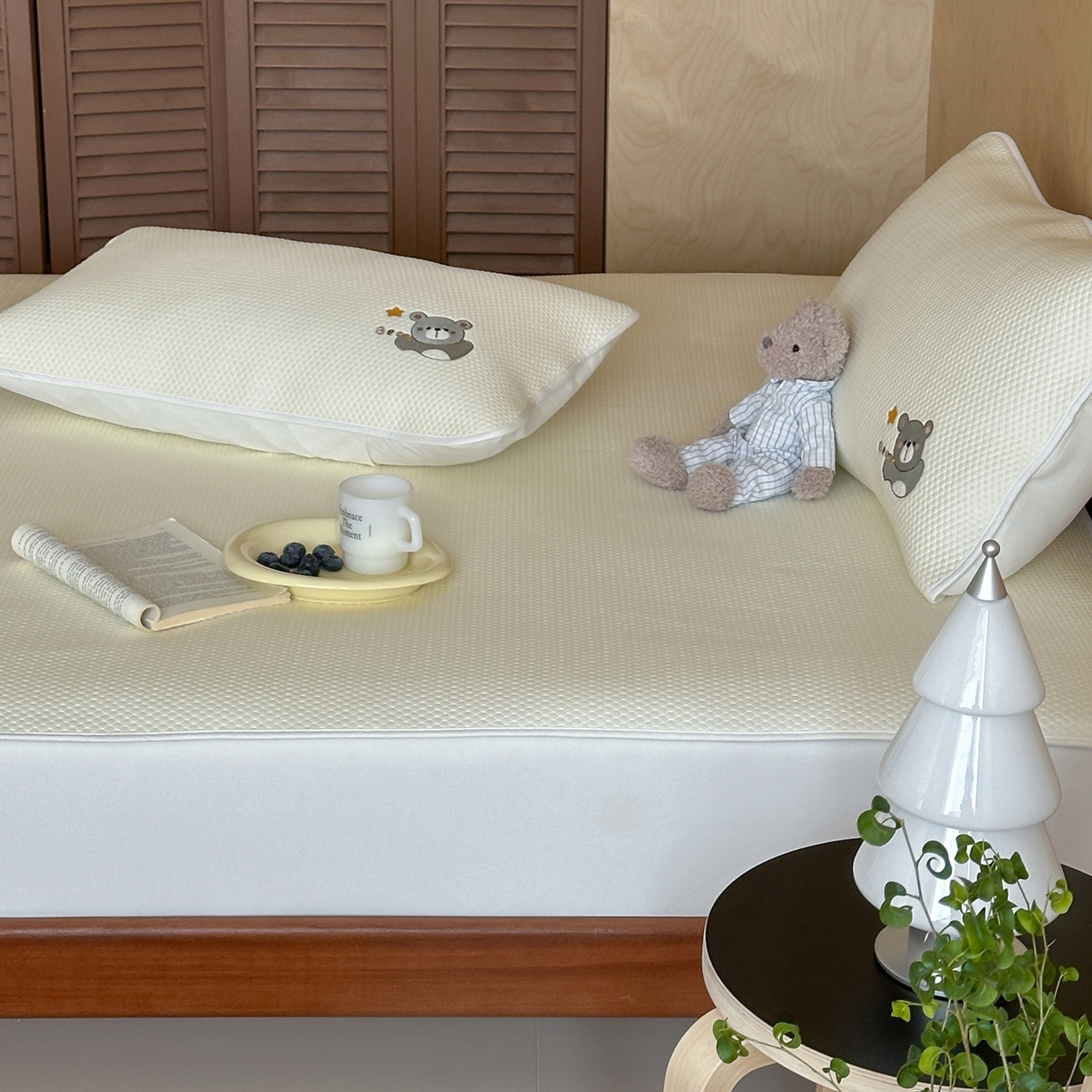 91家纺网 家纺一手货源 找家纺 三味舒屋 2026新款果味凉豆系列PE凉豆豆床笠款软席席子 果小熊