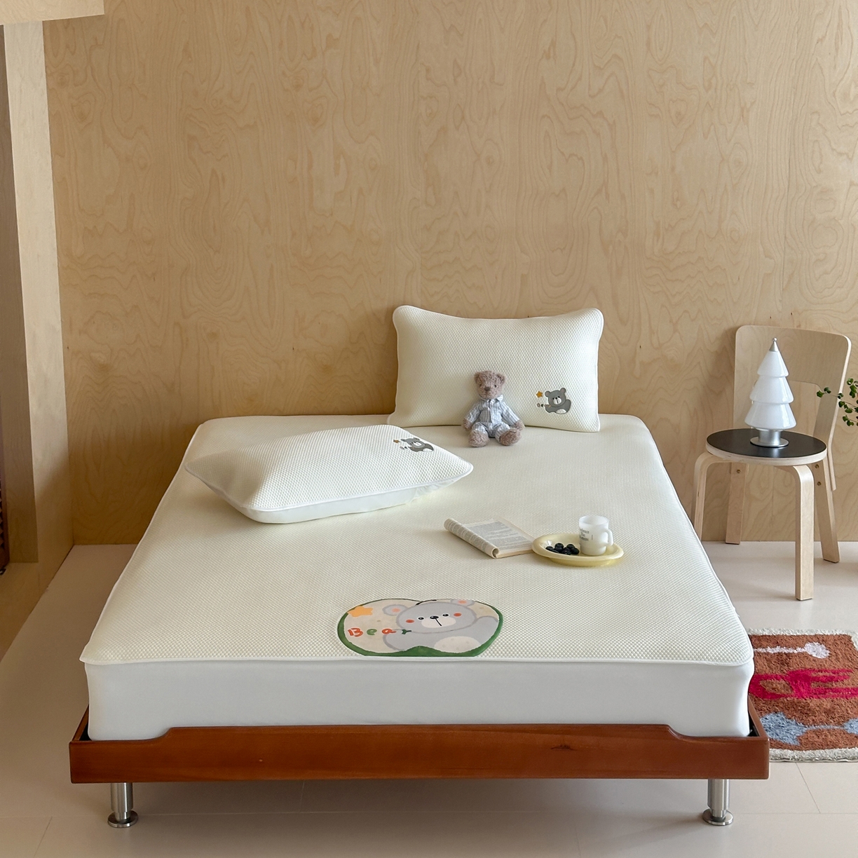 91家纺网 家纺一手货源 找家纺 三味舒屋 2026新款果味凉豆系列PE凉豆豆床笠款软席席子 果小熊