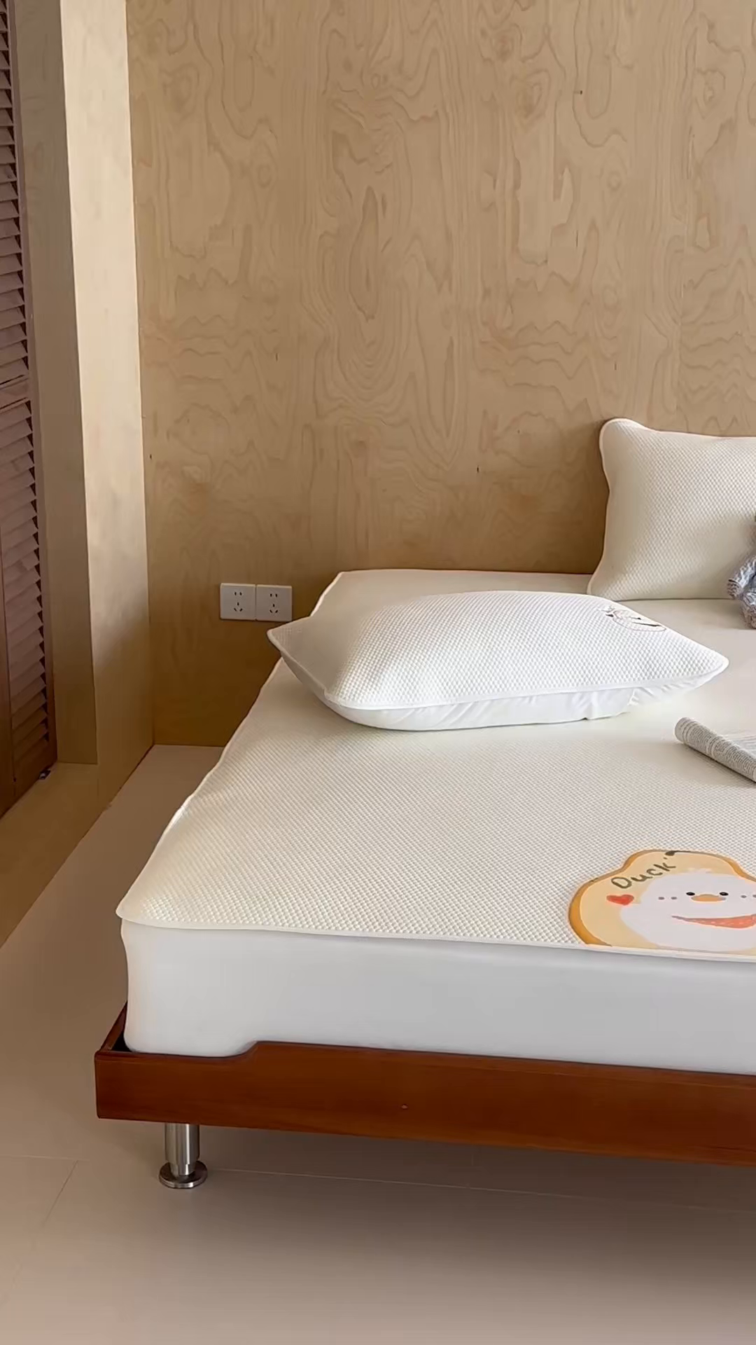 91家纺网 家纺一手货源 找家纺 三味舒屋 2026新款果味凉豆系列PE凉豆豆床笠款软席席子 梨小鸭