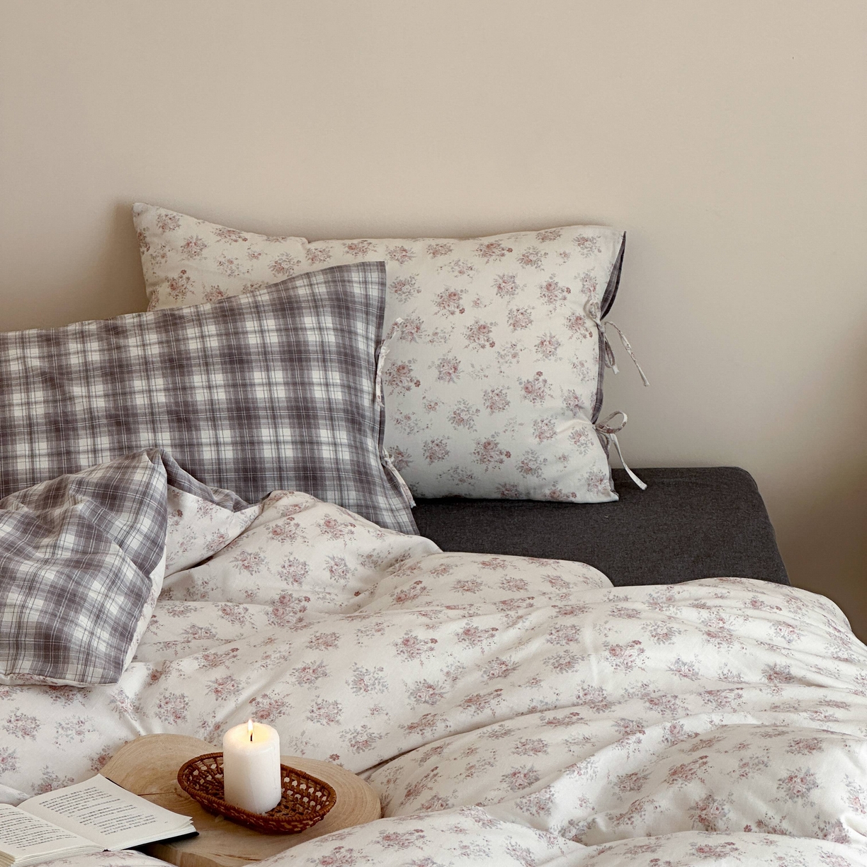 91家纺网 家纺一手货源 找家纺 旷野 2026新款简约精致全棉纯棉水洗棉四件套-松间花信系列 松间花信-粉雾灰