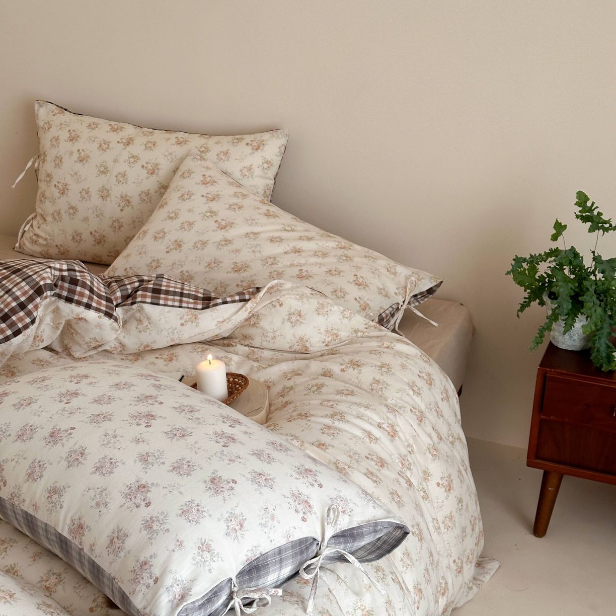 91家纺网 家纺一手货源 找家纺 旷野 2026新款简约精致全棉纯棉水洗棉四件套-松间花信系列 松间花信-奶杏棕