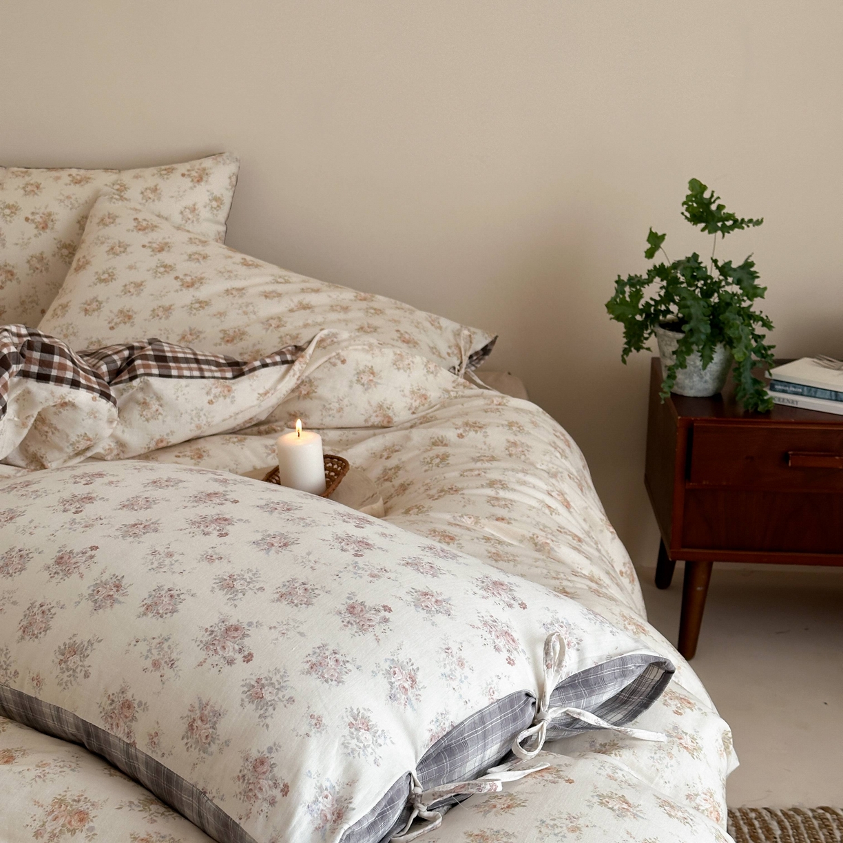 91家纺网 家纺一手货源 找家纺 旷野 2026新款简约精致全棉纯棉水洗棉四件套-松间花信系列 松间花信-奶杏棕