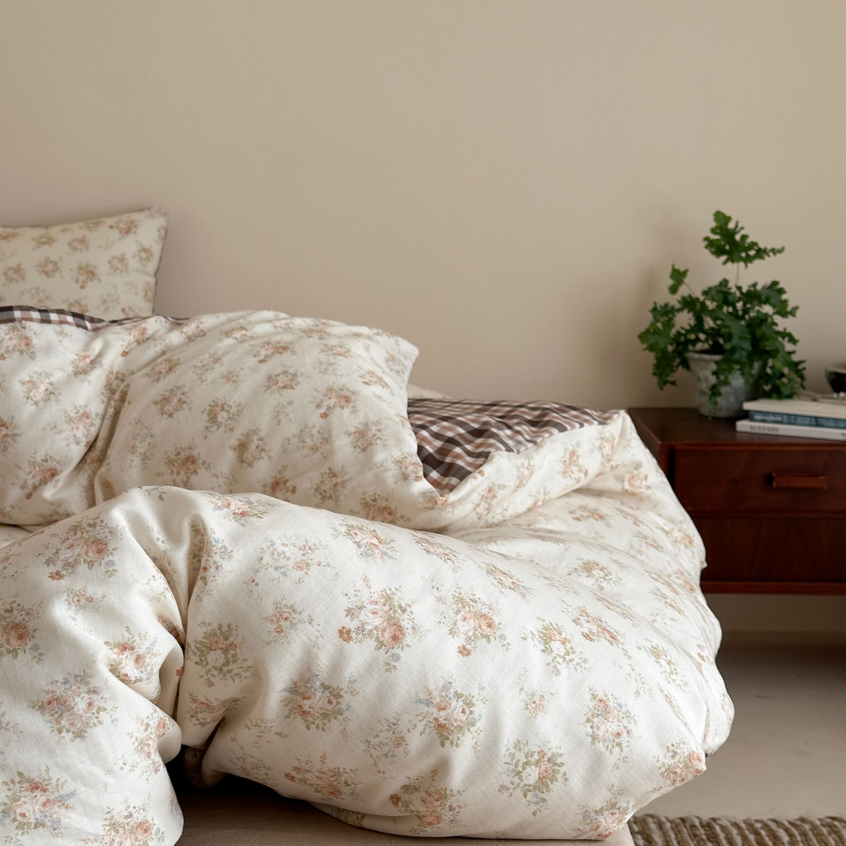 91家纺网 家纺一手货源 找家纺 旷野 2026新款简约精致全棉纯棉水洗棉四件套-松间花信系列 松间花信-奶杏棕