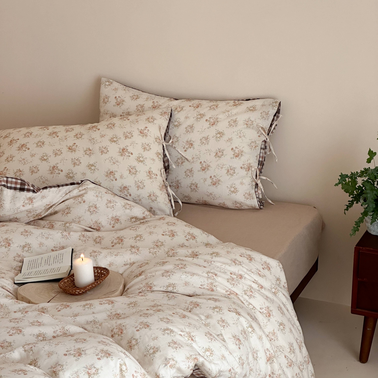 91家纺网 家纺一手货源 找家纺 旷野 2026新款简约精致全棉纯棉水洗棉四件套-松间花信系列 松间花信-奶杏棕