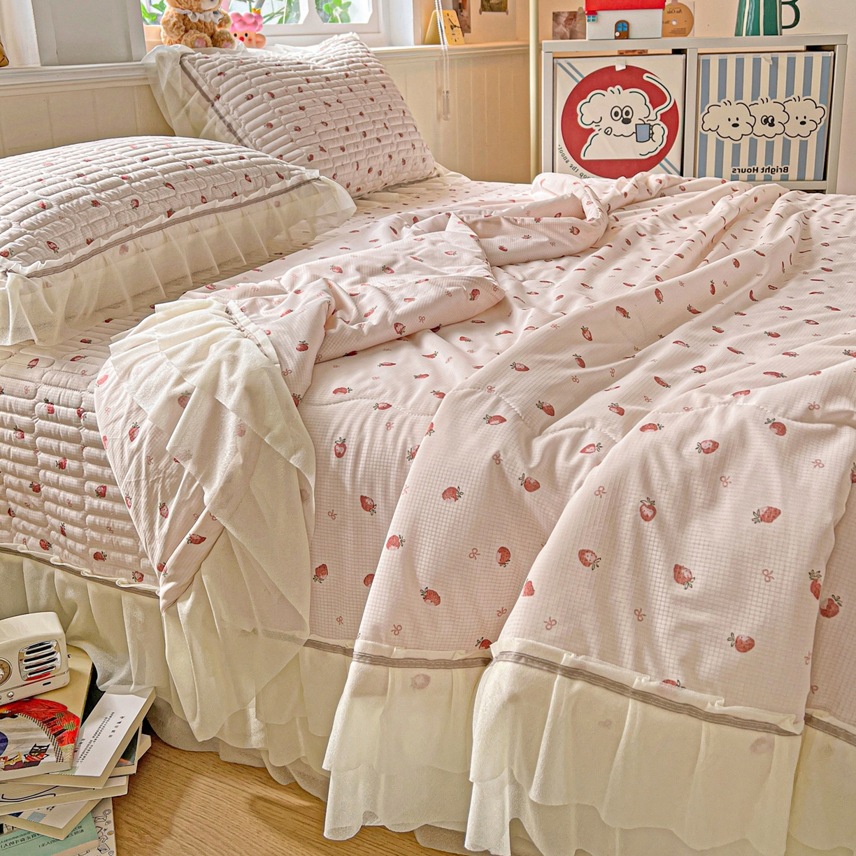 91家纺网 家纺一手货源 找家纺 富米莱单品馆 2026新款高奢维密花边冰肤格凉感夏凉被床盖夏被四件套 夏被床盖-草莓甜甜