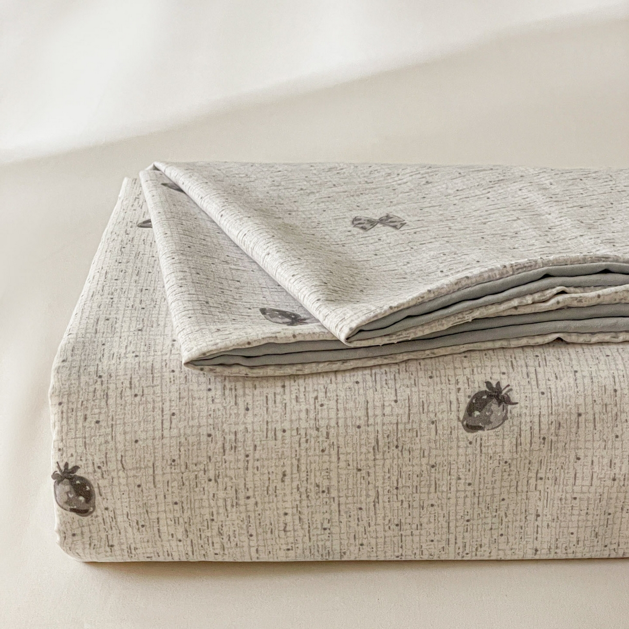 91家纺网 家纺一手货源 找家纺 纽缦家纺 2026新款A类105g四件套古法水洗棉单床单床单单件 初春灰