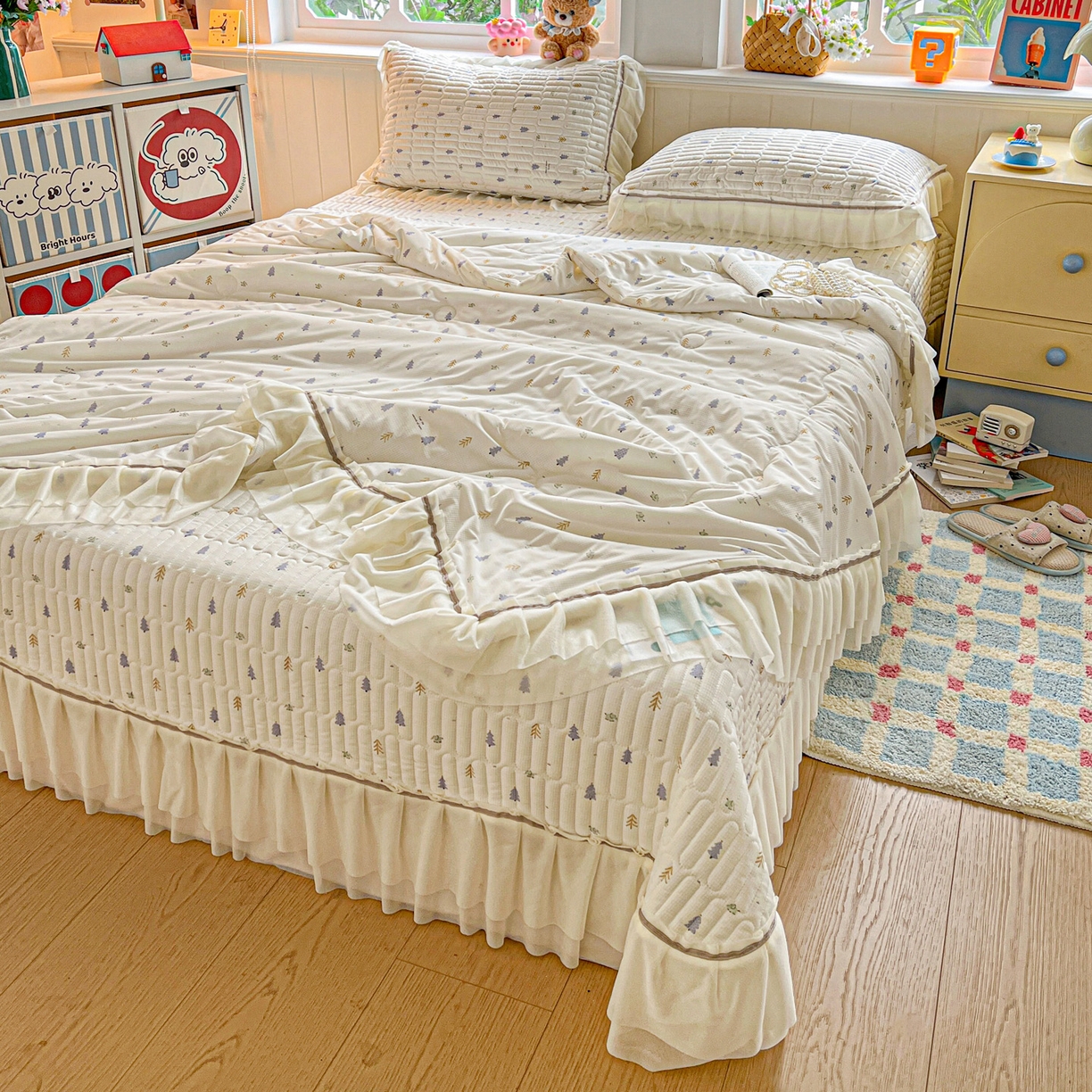 91家纺网 家纺一手货源 找家纺 富米莱单品馆 2026新款高奢维密花边冰肤格凉感夏凉被床盖夏被四件套 夏被床盖-梦幻森林