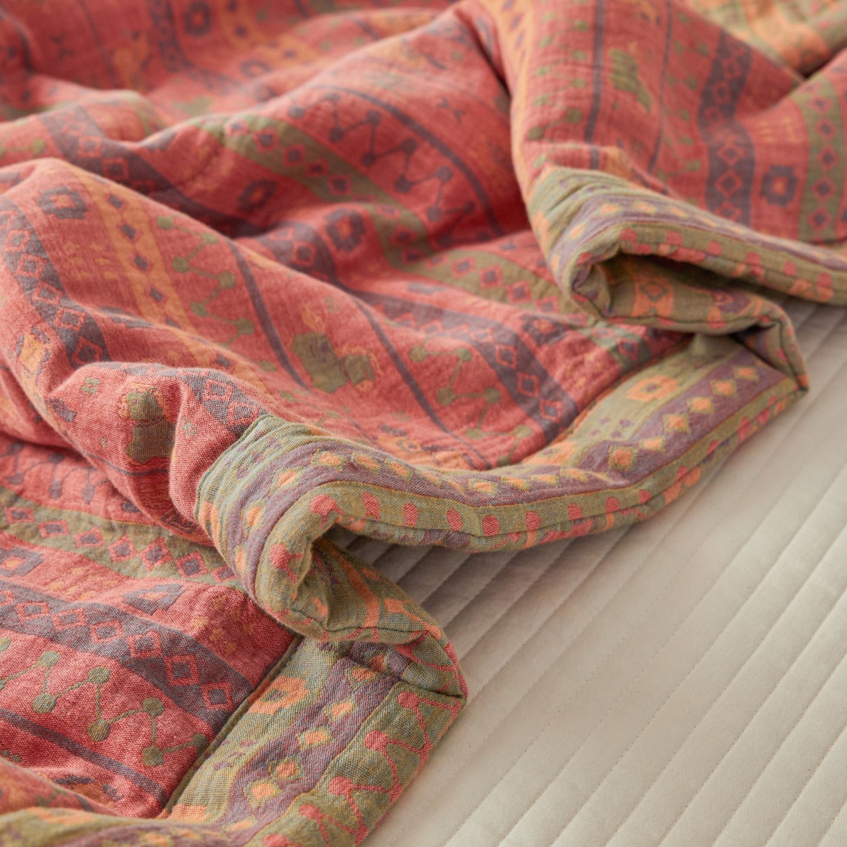 91家纺网 家纺一手货源 找家纺 睡棉坊 2026新款全棉色织提花双层纱夏被全棉夏凉被里外全棉天然棉花被 吉祥小马-粉