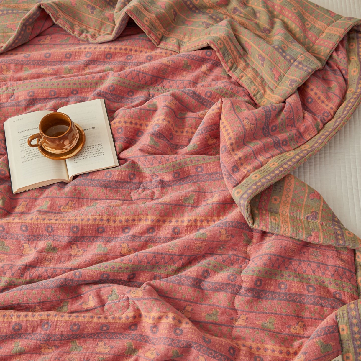 91家纺网 家纺一手货源 找家纺 睡棉坊 2026新款全棉色织提花双层纱夏被全棉夏凉被里外全棉天然棉花被 吉祥小马-粉