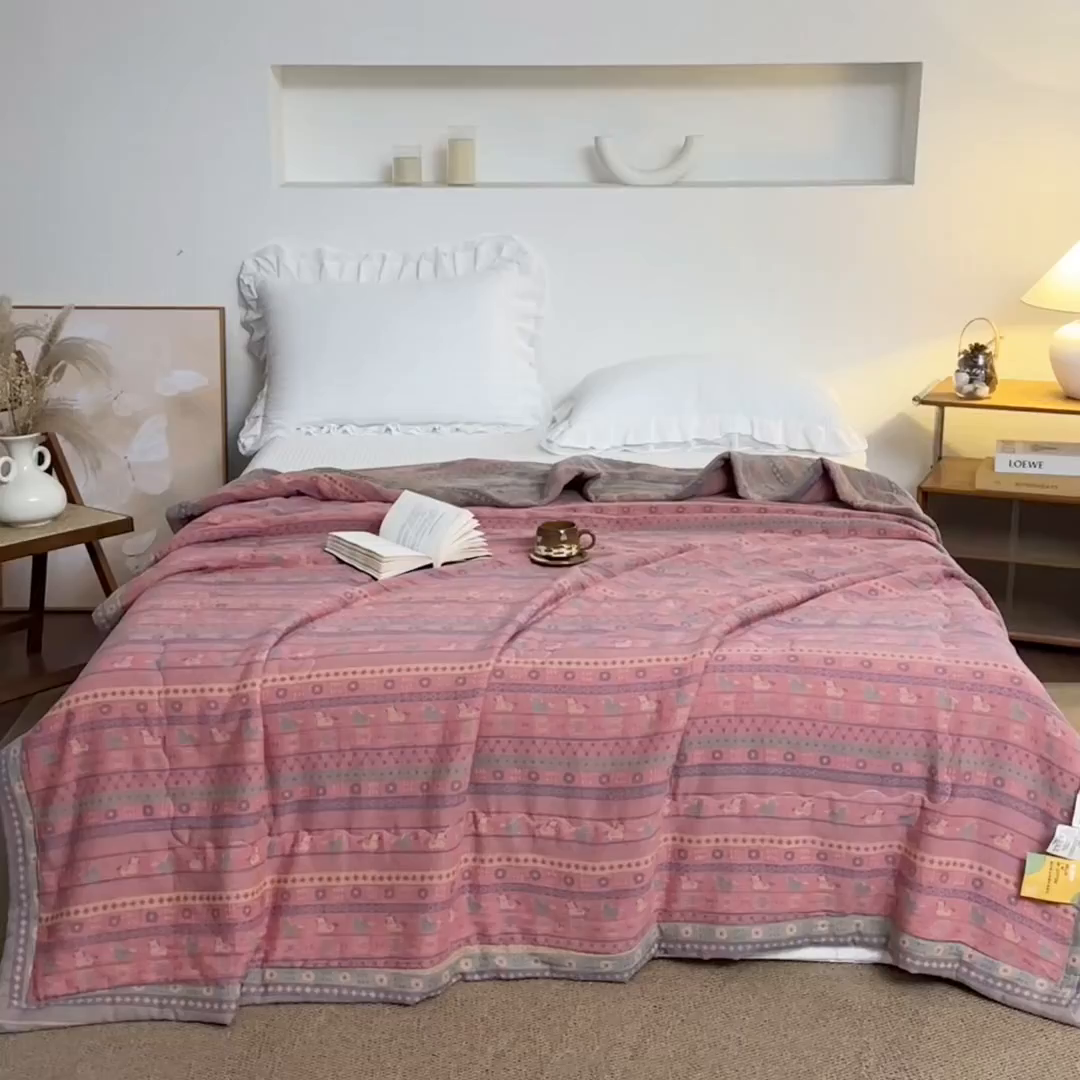 91家纺网 家纺一手货源 找家纺 睡棉坊 2026新款全棉色织提花双层纱夏被全棉夏凉被里外全棉天然棉花被 吉祥小马-粉