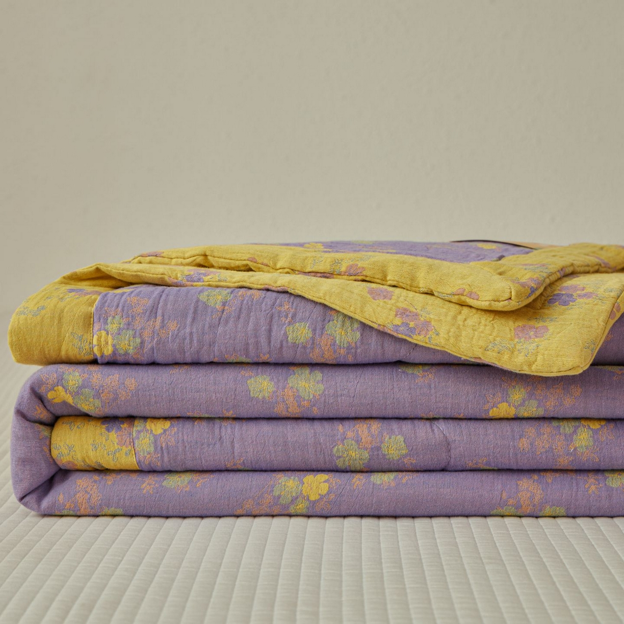 91家纺网 家纺一手货源 找家纺 睡棉坊 2026新款全棉色织提花双层纱夏被全棉夏凉被里外全棉天然棉花被 金语谣-紫黄