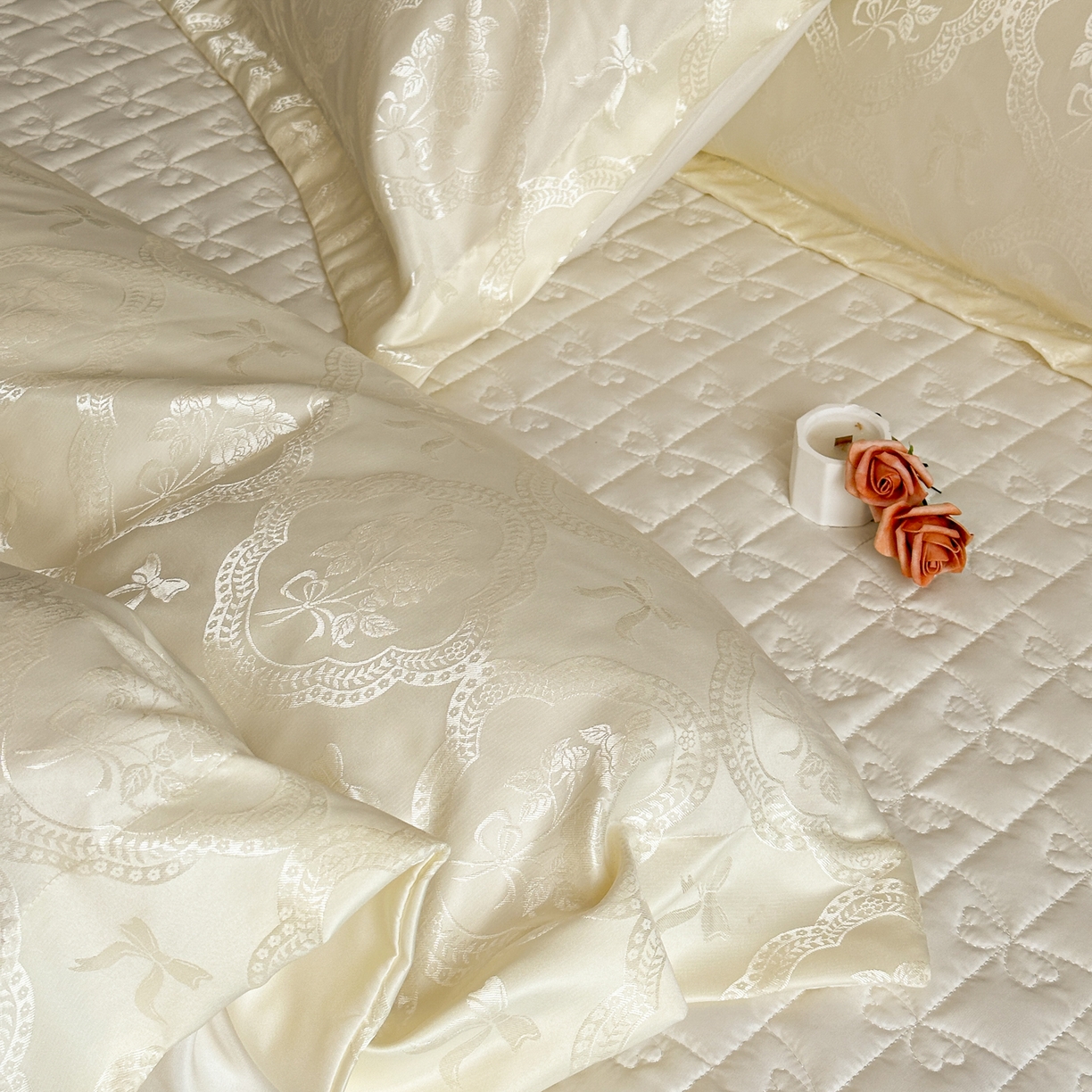 91家纺网 家纺一手货源 找家纺 提花大世界 2026新款简奢被套款水洗真丝天丝提花丝滑床单床盖四件套 巴黎邂逅-玉瓷白