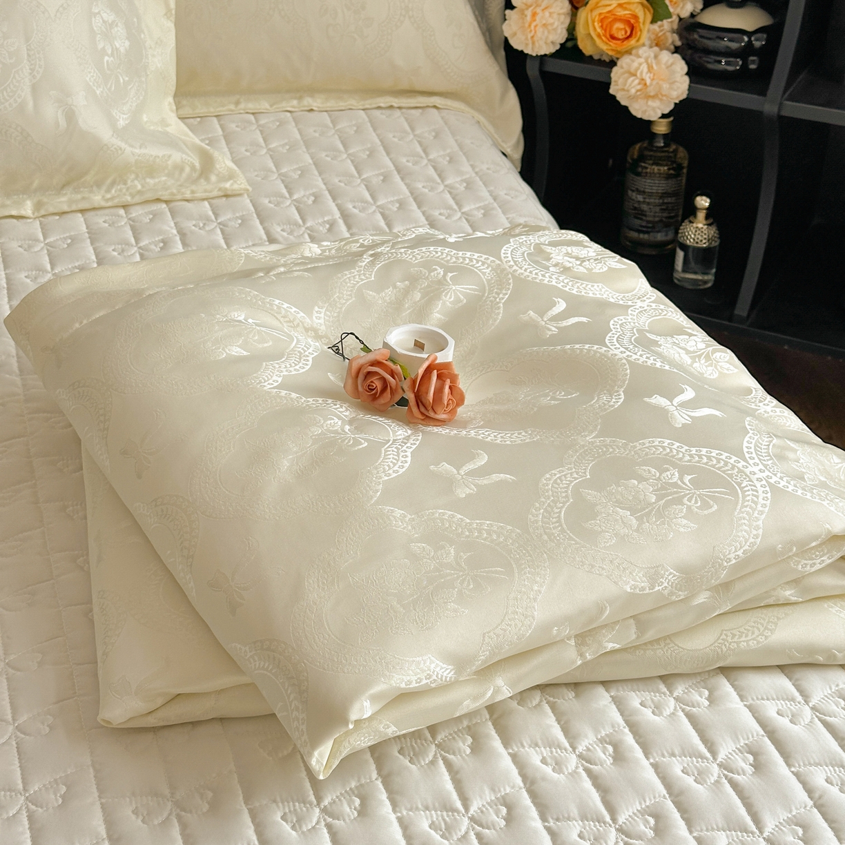 91家纺网 家纺一手货源 找家纺 提花大世界 2026新款简奢被套款水洗真丝天丝提花丝滑床单床盖四件套 巴黎邂逅-玉瓷白