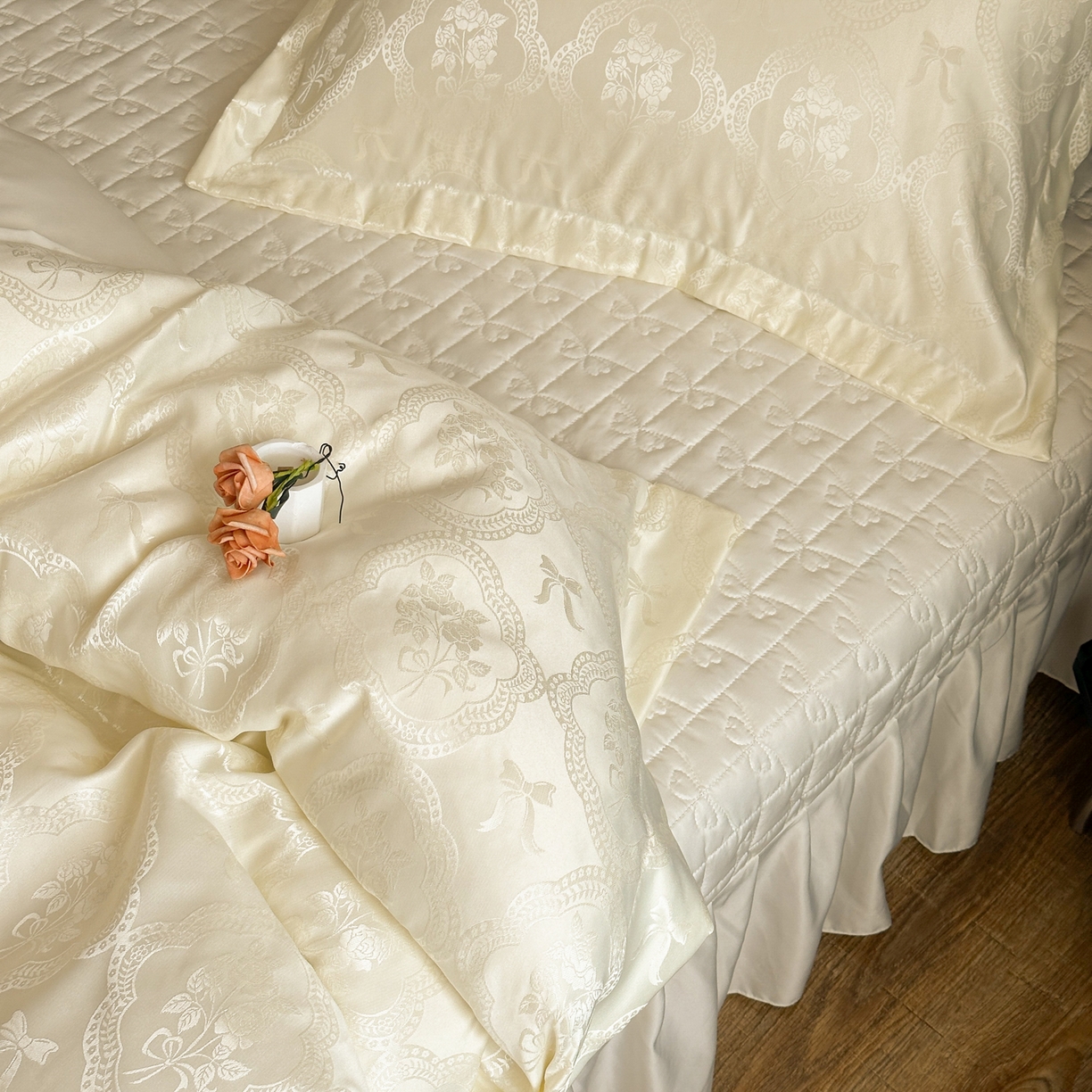 91家纺网 家纺一手货源 找家纺 提花大世界 2026新款简奢被套款水洗真丝天丝提花丝滑床单床盖四件套 巴黎邂逅-玉瓷白