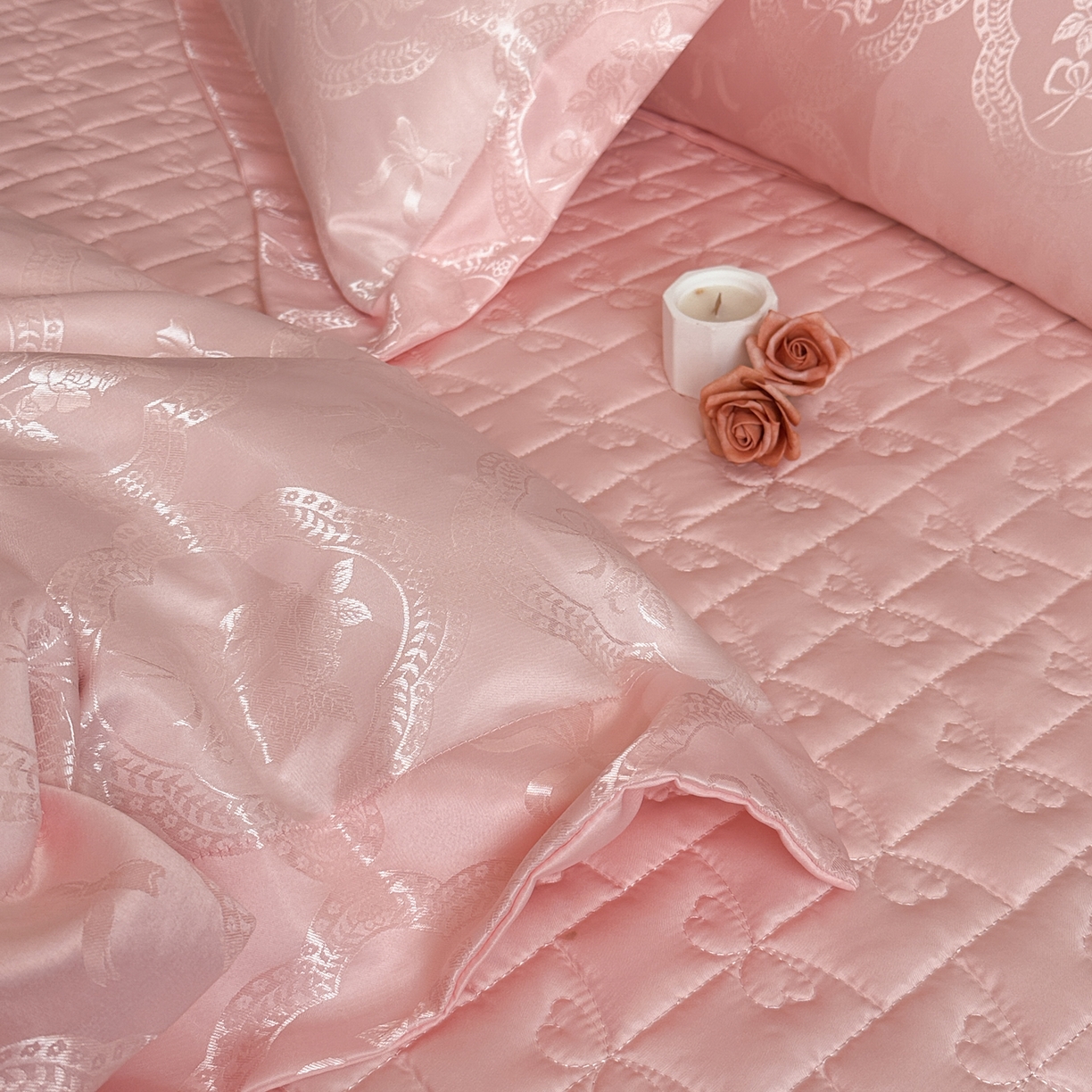 91家纺网 家纺一手货源 找家纺 提花大世界 2026新款简奢被套款水洗真丝天丝提花丝滑床单床盖四件套 巴黎邂逅-甜心粉