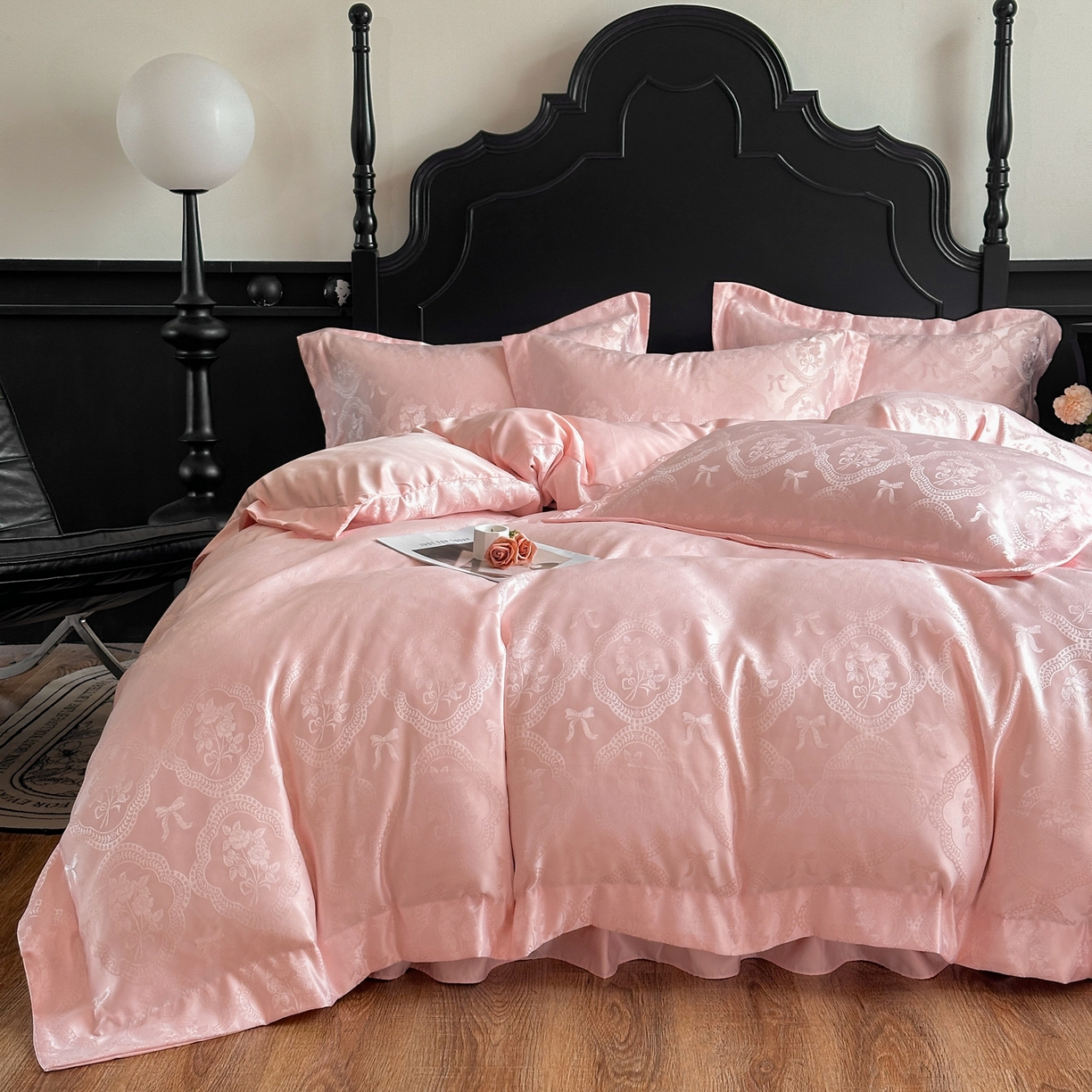 91家纺网 家纺一手货源 找家纺 提花大世界 2026新款简奢被套款水洗真丝天丝提花丝滑床单床盖四件套 巴黎邂逅-甜心粉