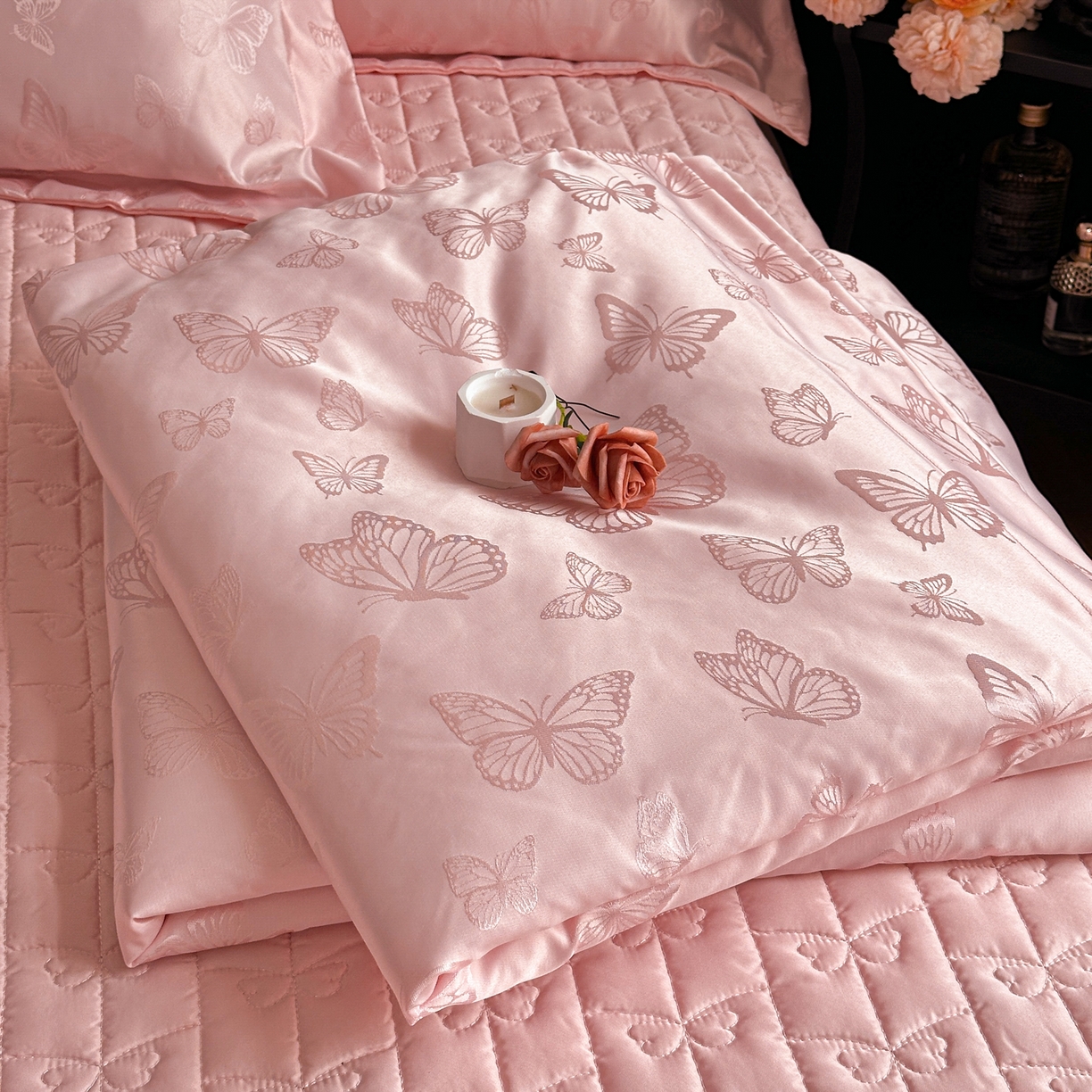 91家纺网 家纺一手货源 找家纺 提花大世界 2026新款简奢被套款水洗真丝天丝提花丝滑床单床盖四件套 谍影流光-慕斯粉