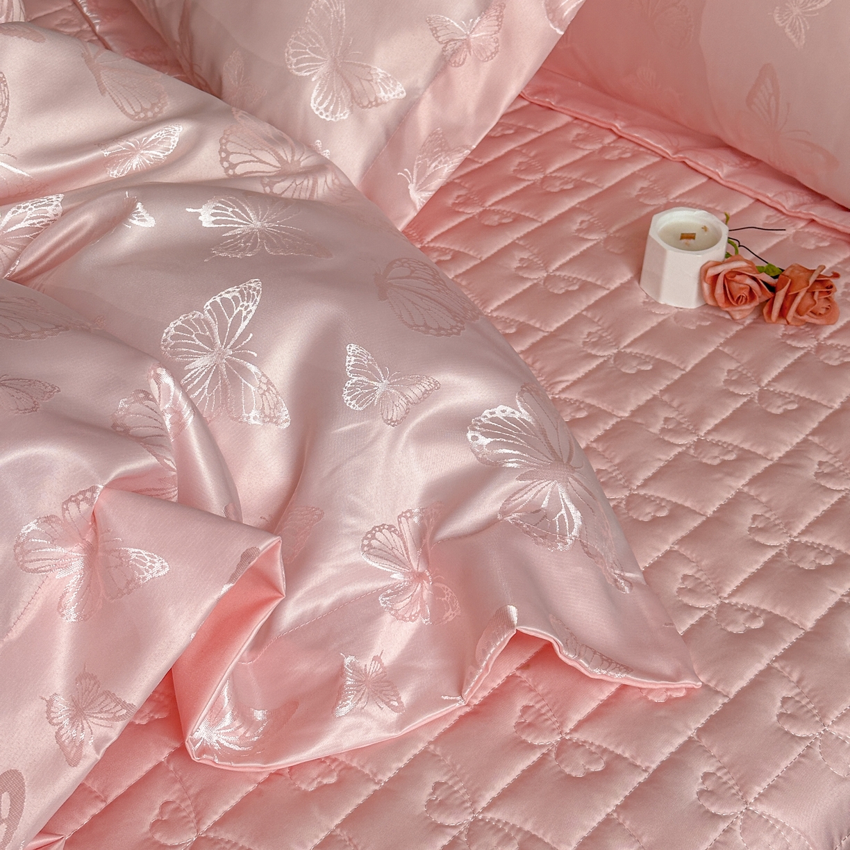 91家纺网 家纺一手货源 找家纺 提花大世界 2026新款简奢被套款水洗真丝天丝提花丝滑床单床盖四件套 谍影流光-慕斯粉