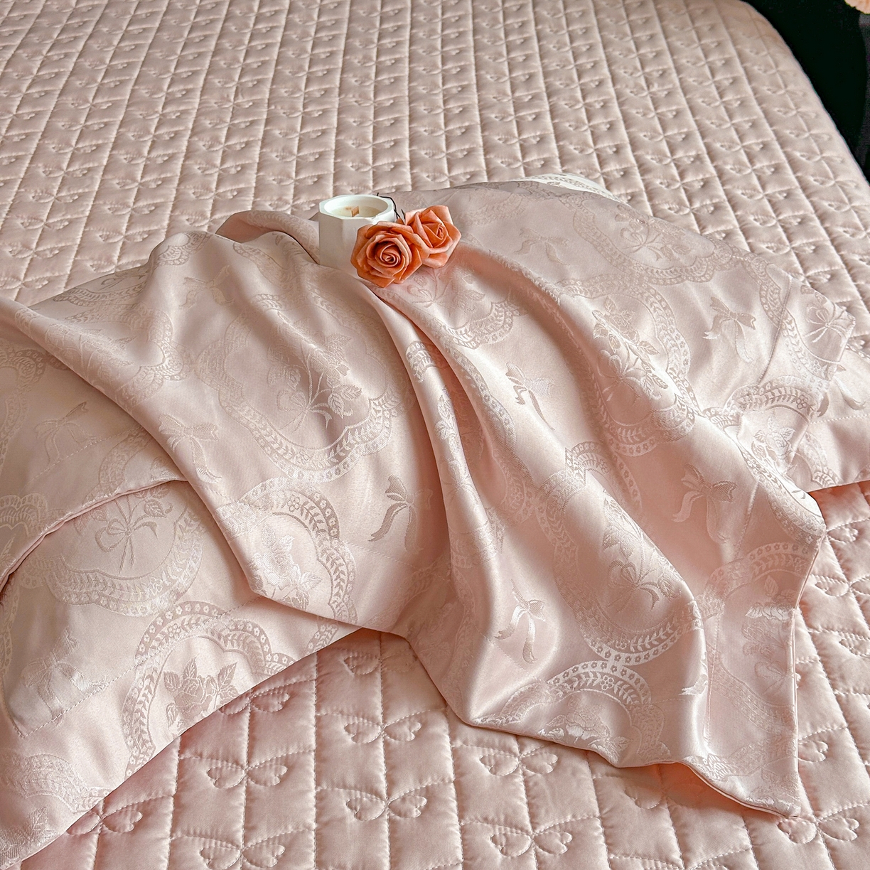 91家纺网 家纺一手货源 找家纺 提花大世界 2026新款简奢被套款水洗真丝天丝提花丝滑床单床盖四件套 巴黎邂逅-胭脂玉