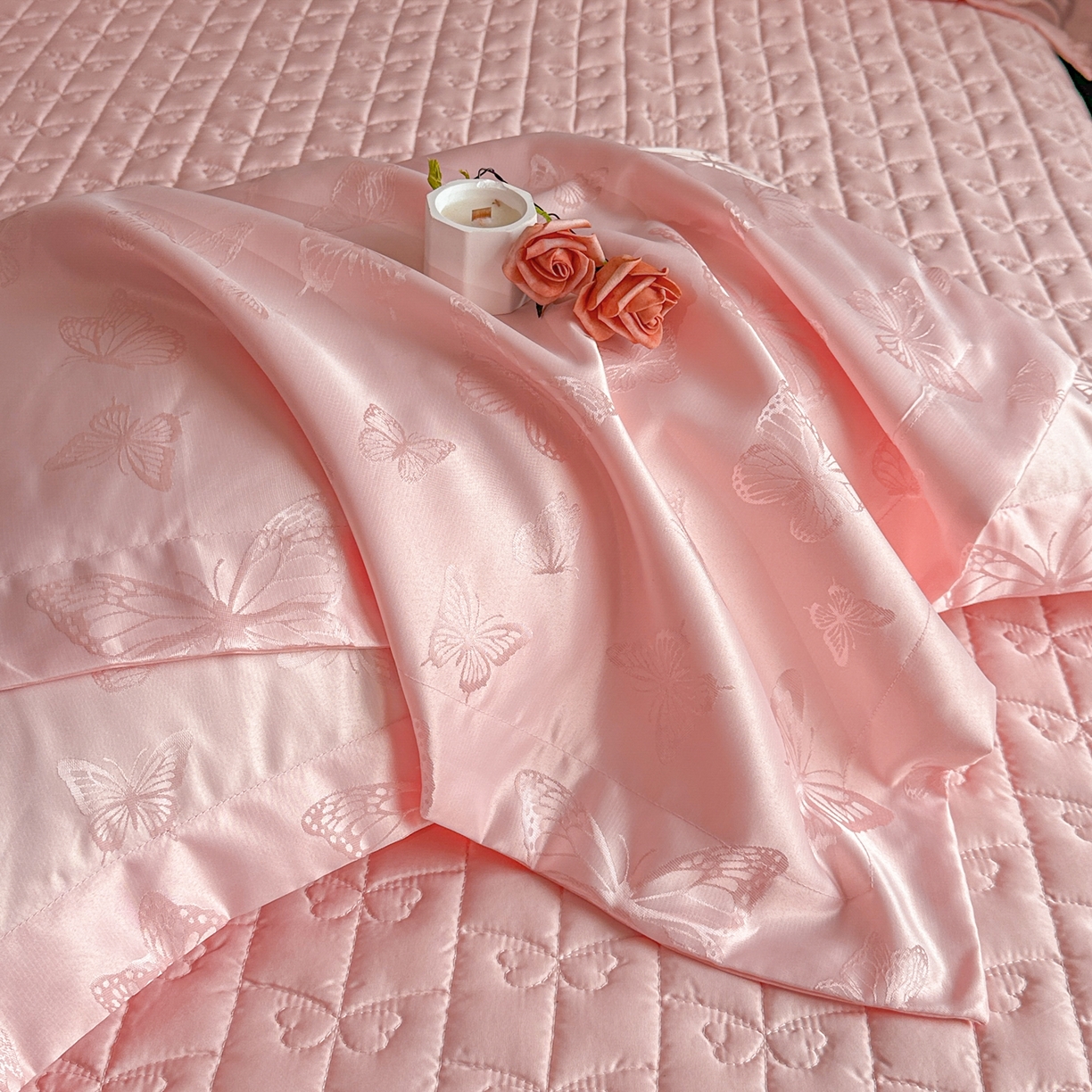 91家纺网 家纺一手货源 找家纺 提花大世界 2026新款简奢被套款水洗真丝天丝提花丝滑床单床盖四件套 谍影流光-慕斯粉