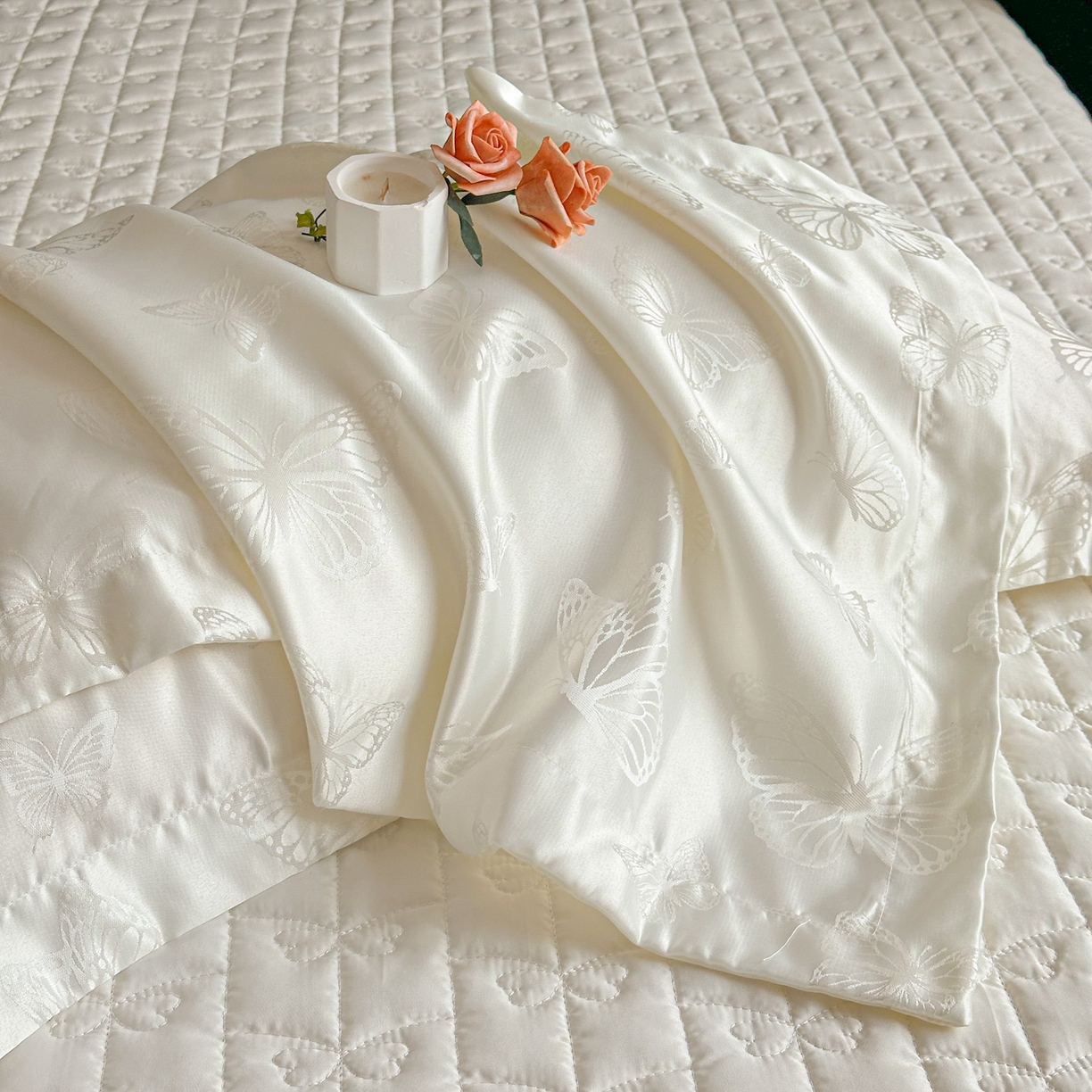 91家纺网 家纺一手货源 找家纺 提花大世界 2026新款简奢被套款水洗真丝天丝提花丝滑床单床盖四件套 谍影流光-月光白