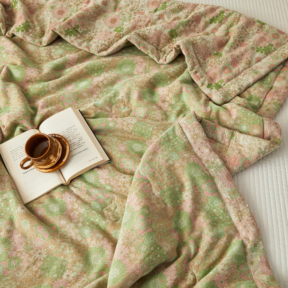 91家纺网 家纺一手货源 找家纺 睡棉坊 2026新款全棉色织提花双层纱夏被全棉夏凉被里外全棉天然棉花被 山野来信-蜜粉绿