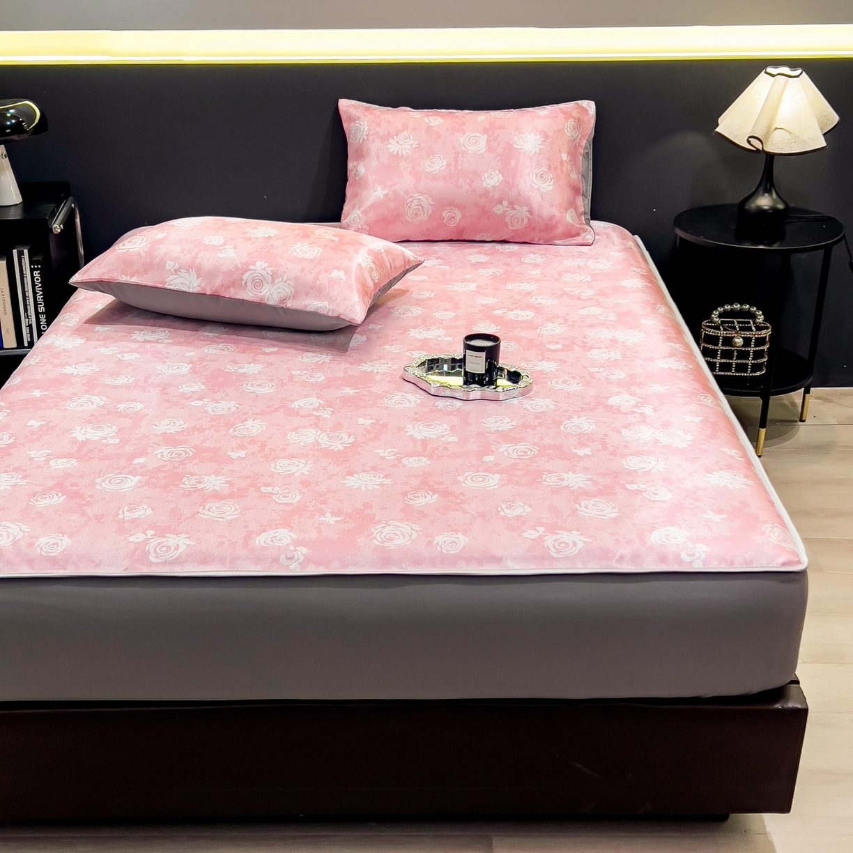 91家纺网 家纺一手货源 找家纺 柏薇 2026新款数码印花超级凉感席床笠款 时见